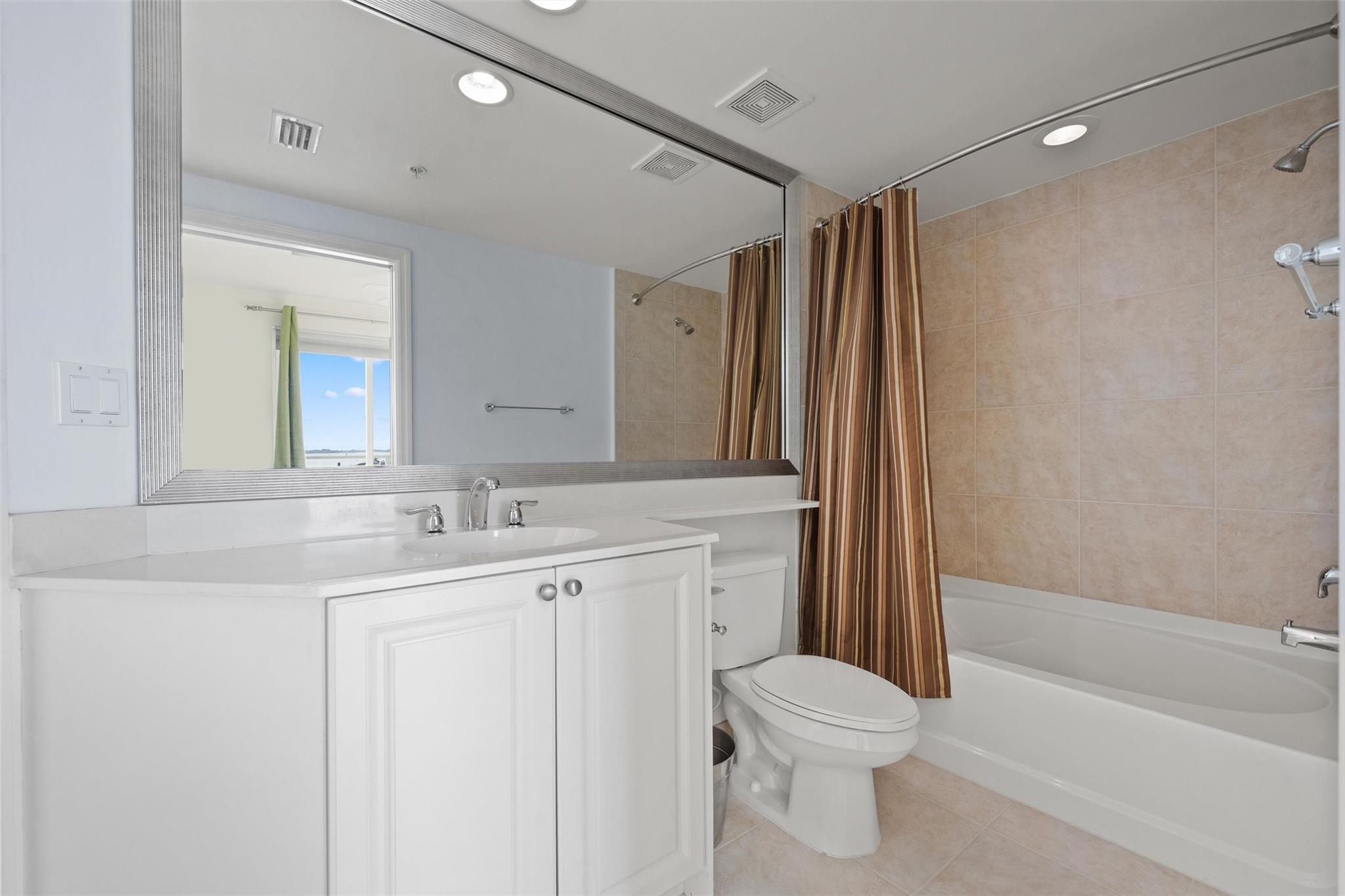 Harborage Yacht Condo - Residential