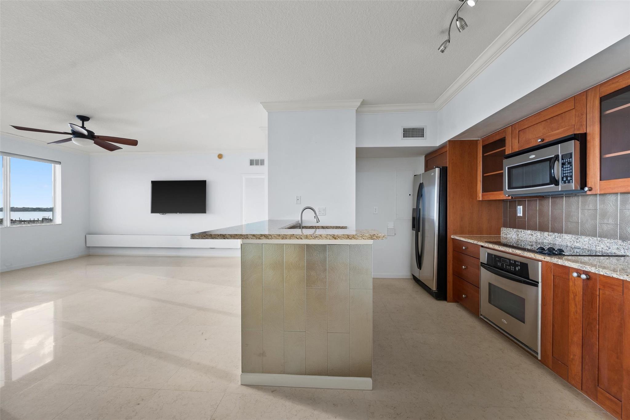 Harborage Yacht Condo - Residential