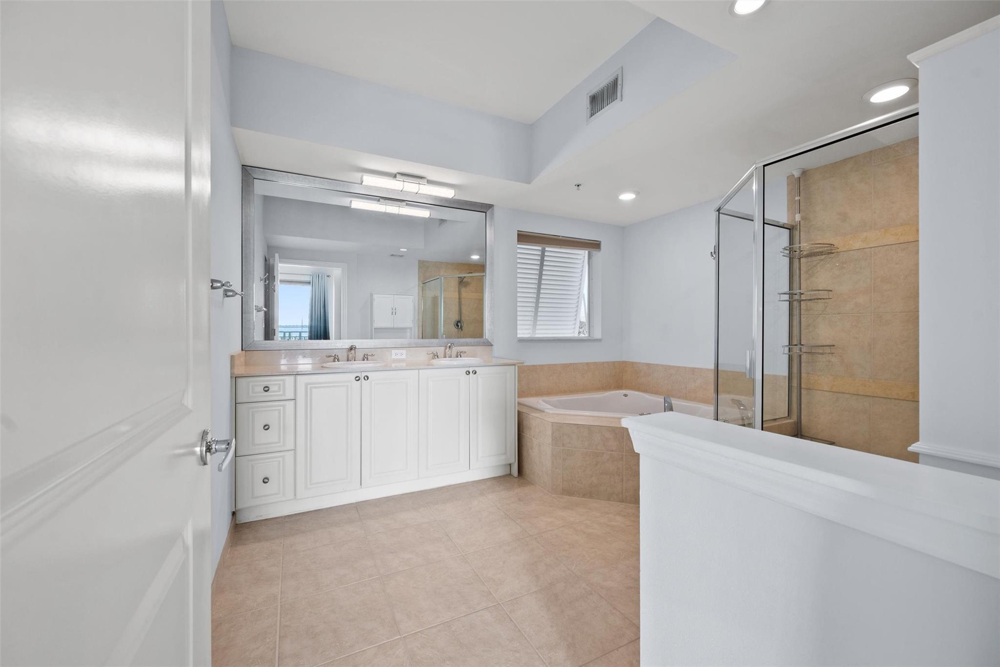 Harborage Yacht Condo - Residential