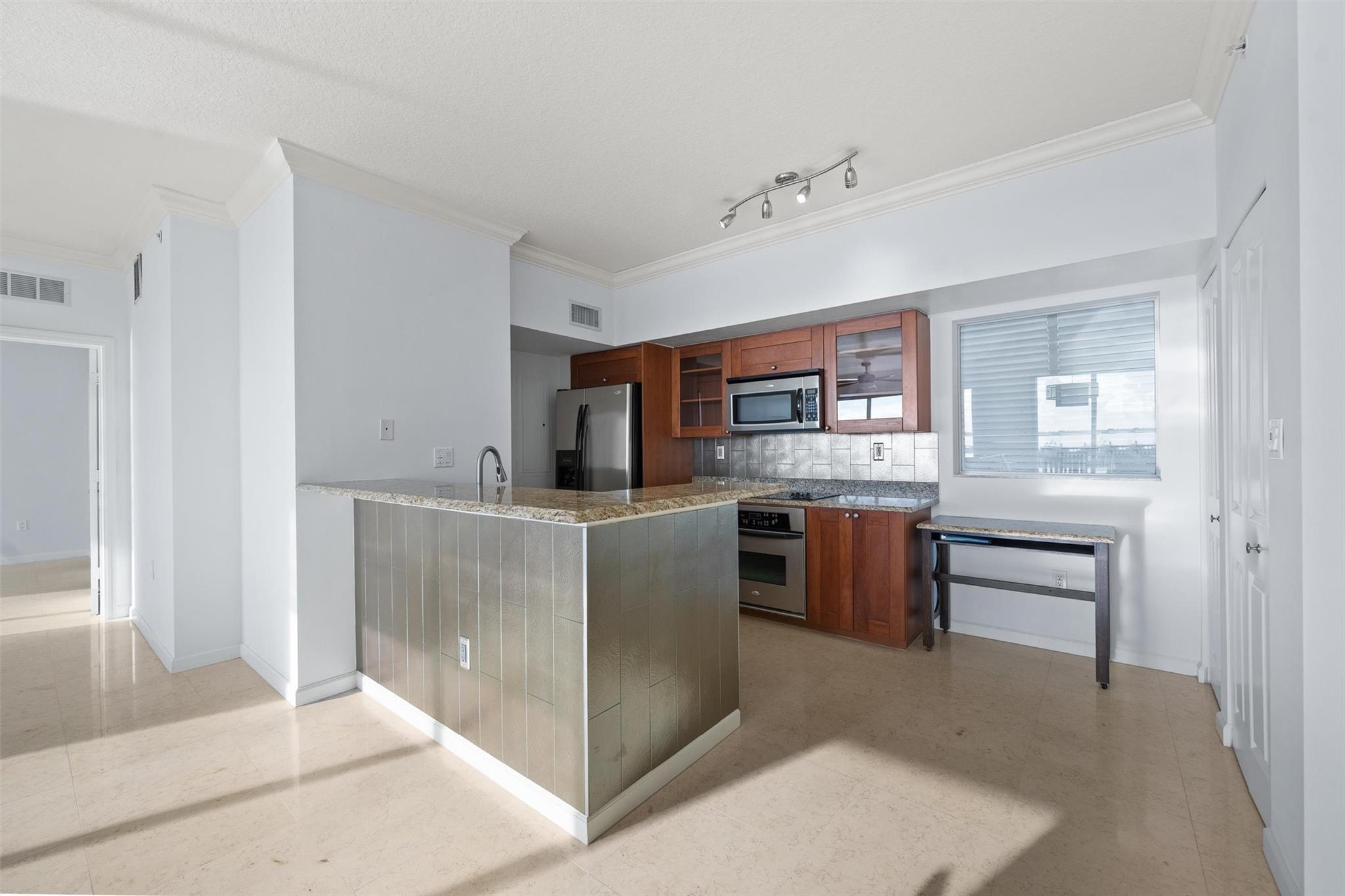 Harborage Yacht Condo - Residential