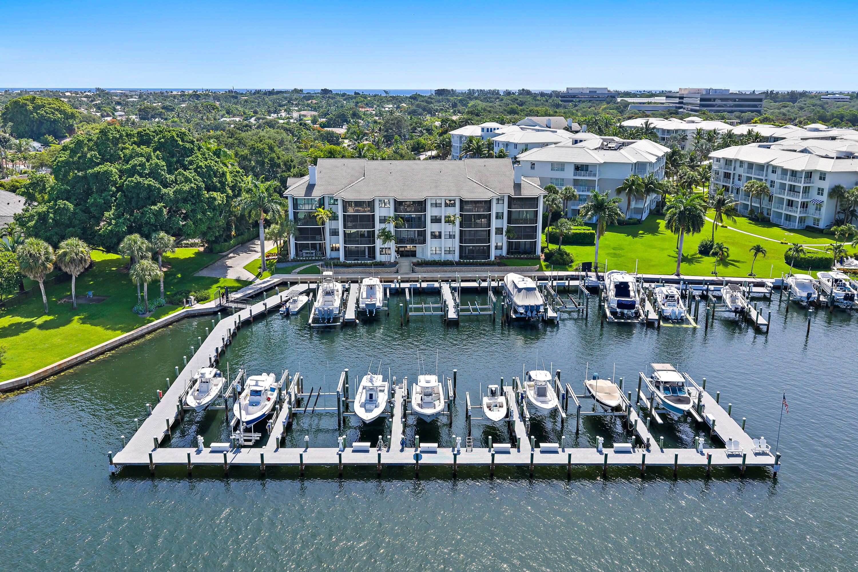 542 Bay Colony Drive N 542