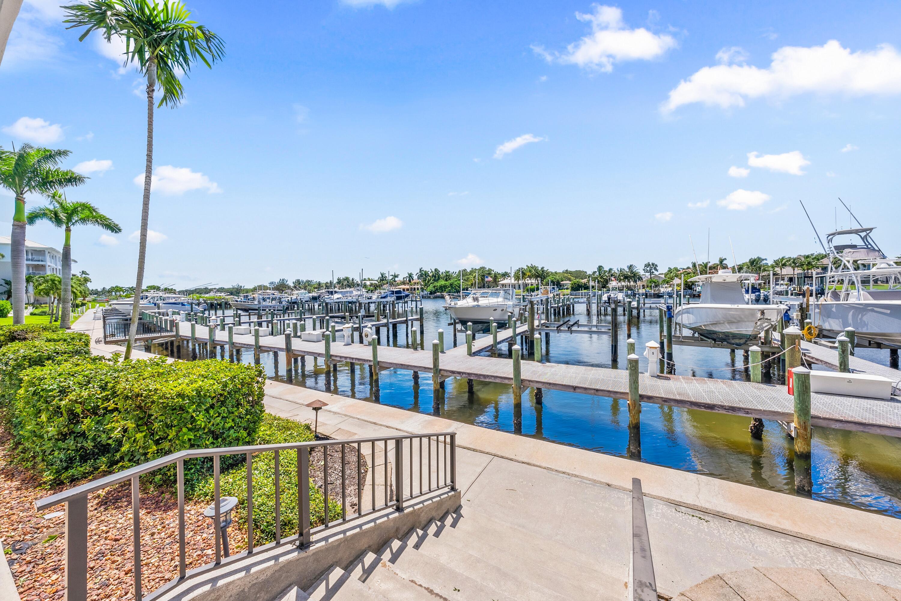 542 Bay Colony Drive N 542
