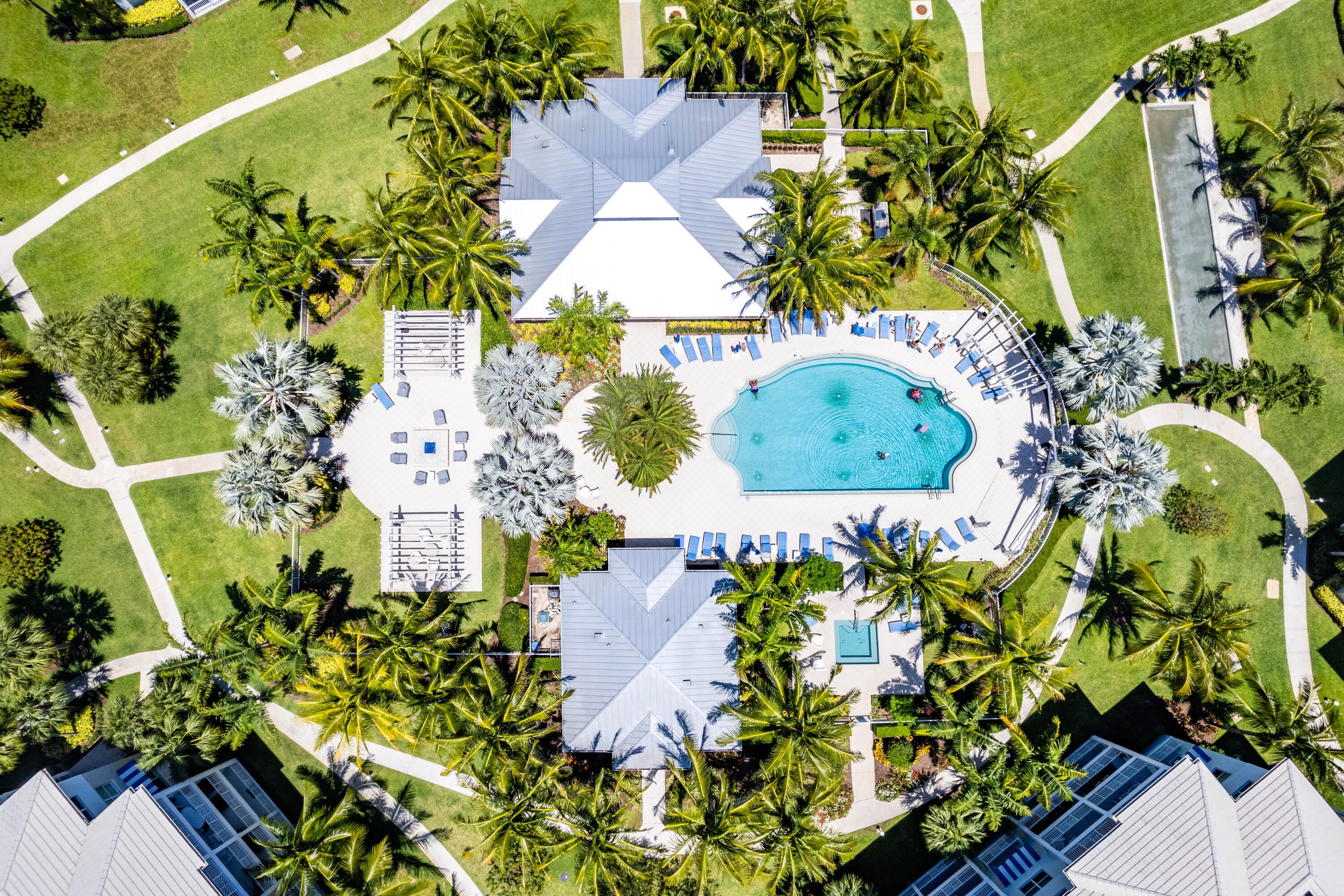 542 Bay Colony Drive N 542