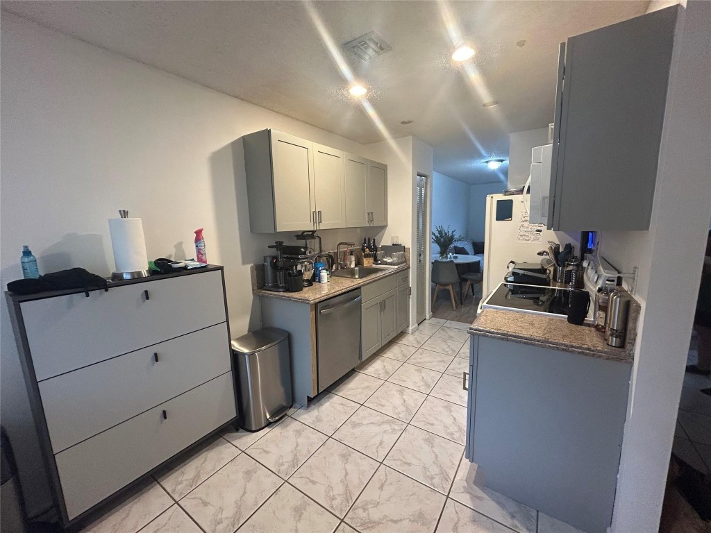 University Club Condo - Residential Lease