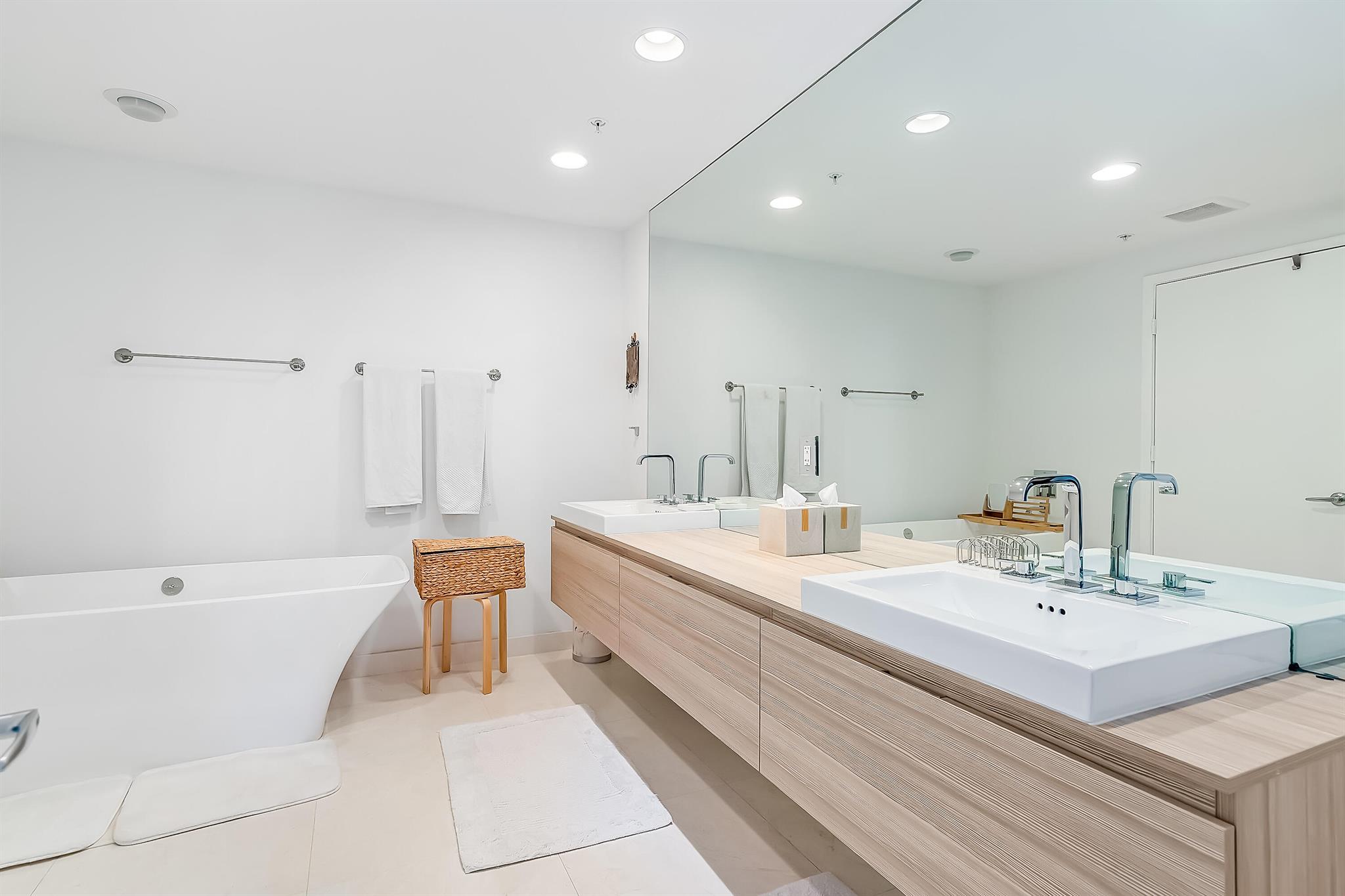 MARINA PALMS RESIDENCES S - Residential