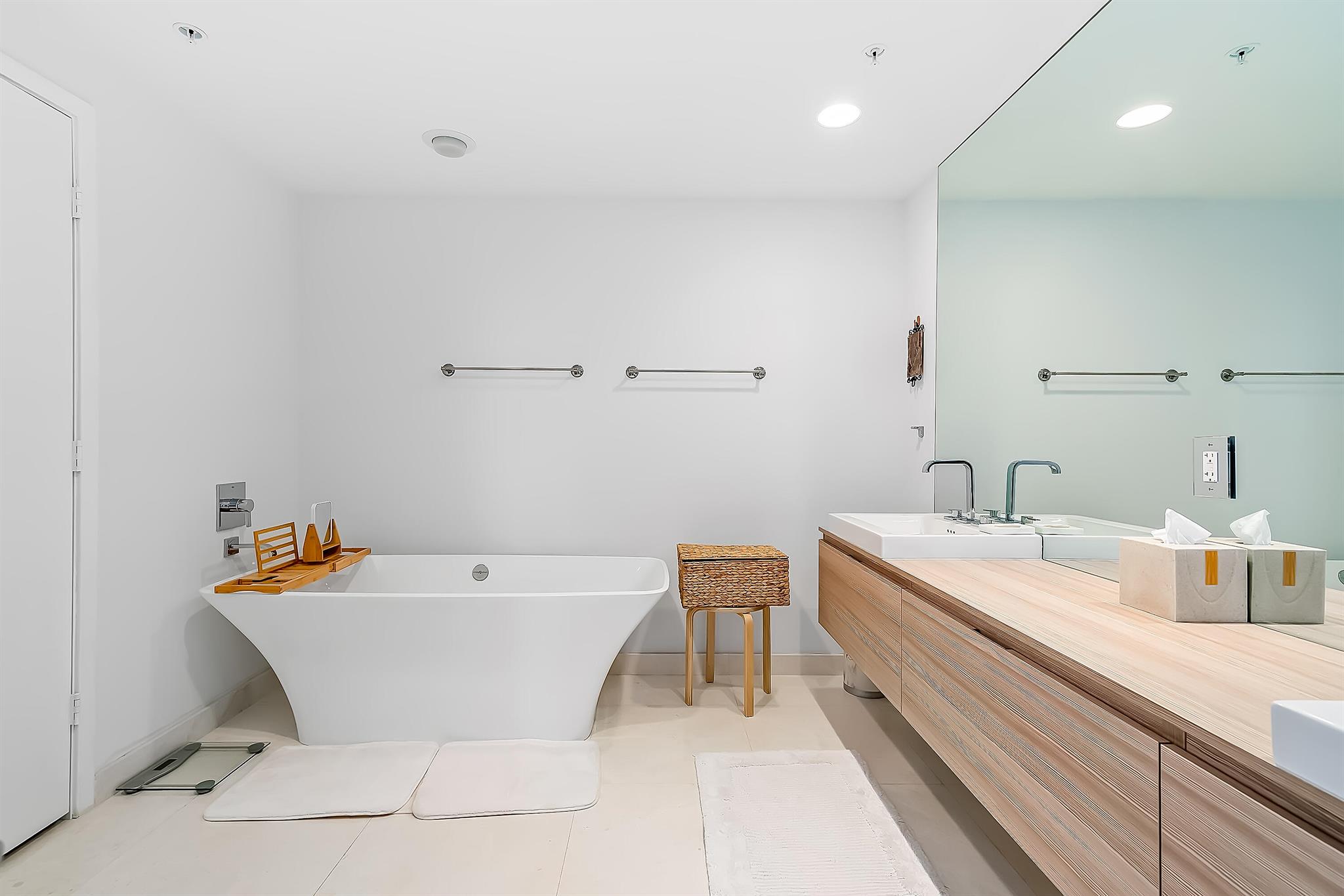 MARINA PALMS RESIDENCES S - Residential