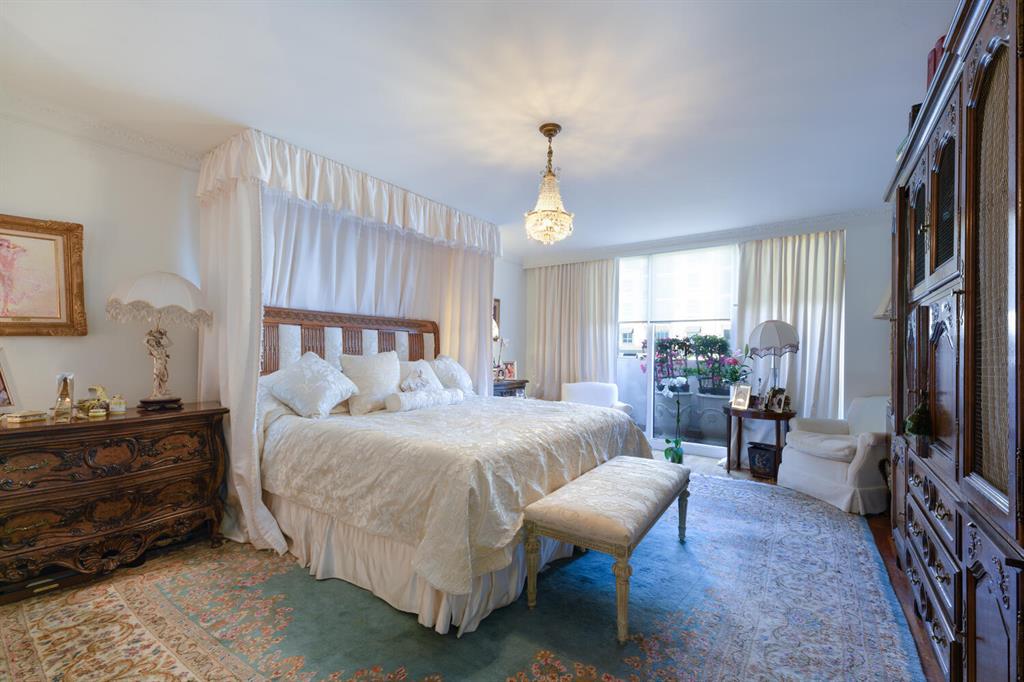 PLAZA OF THE PALM BEACHES - Residential