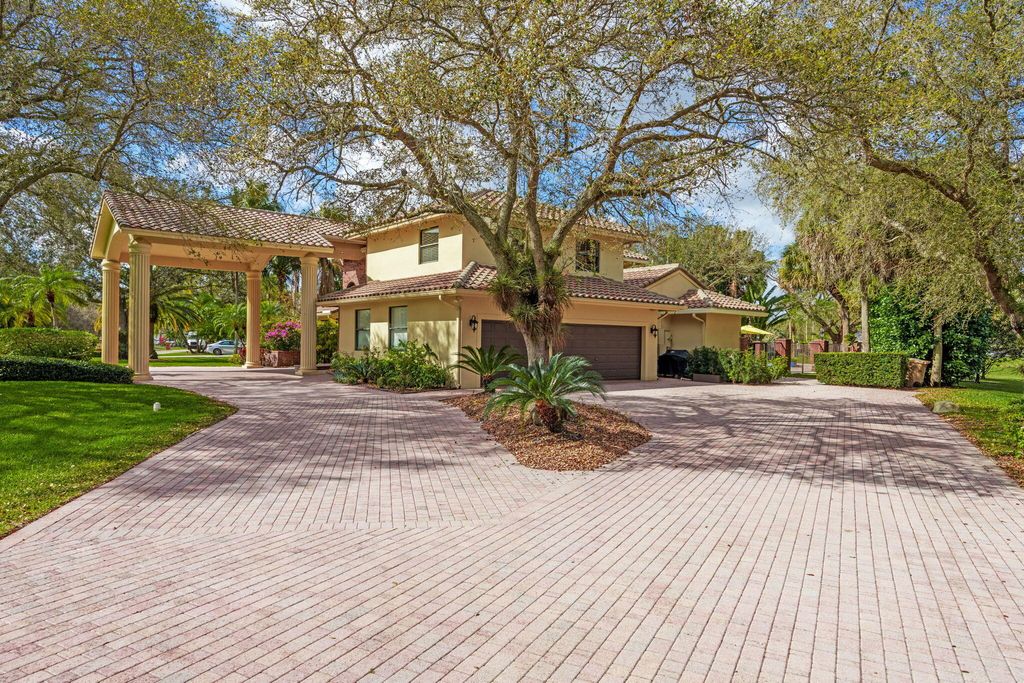 Photo of 3201 SW 134th Terrace, Davie, FL 33330 (MLS # B26003992)