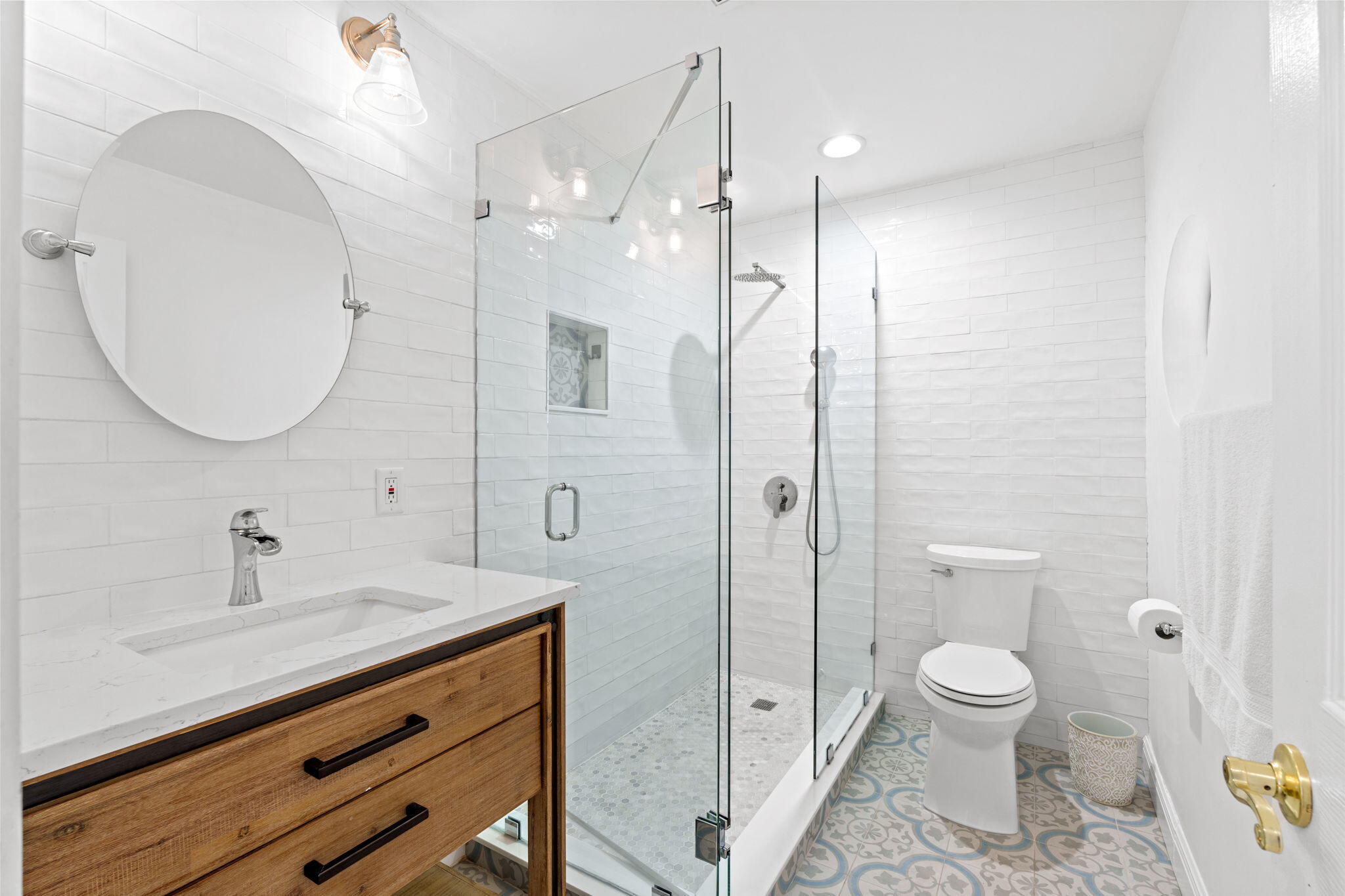 WHISPERING PINES - Residential