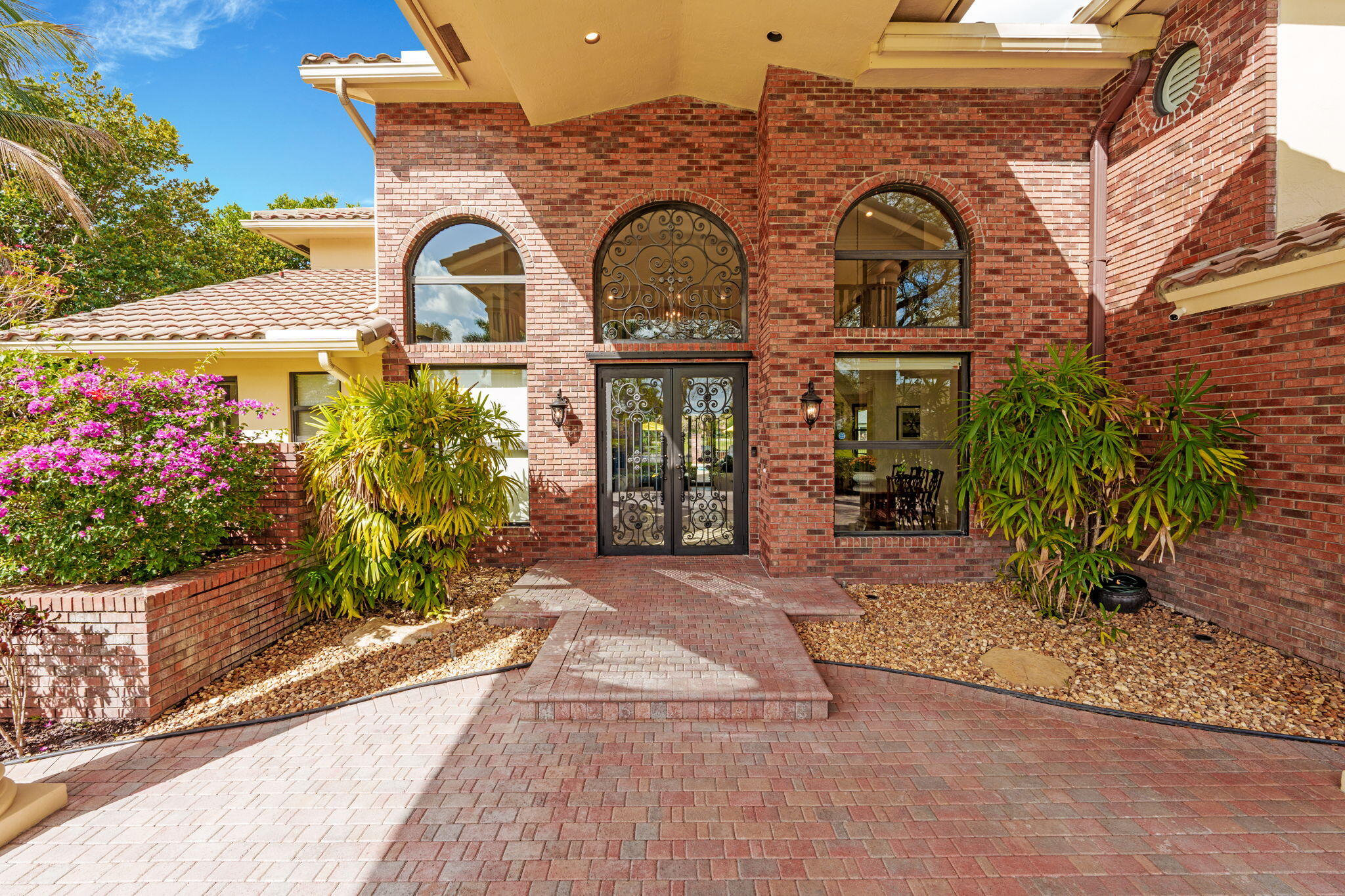 WHISPERING PINES - Residential