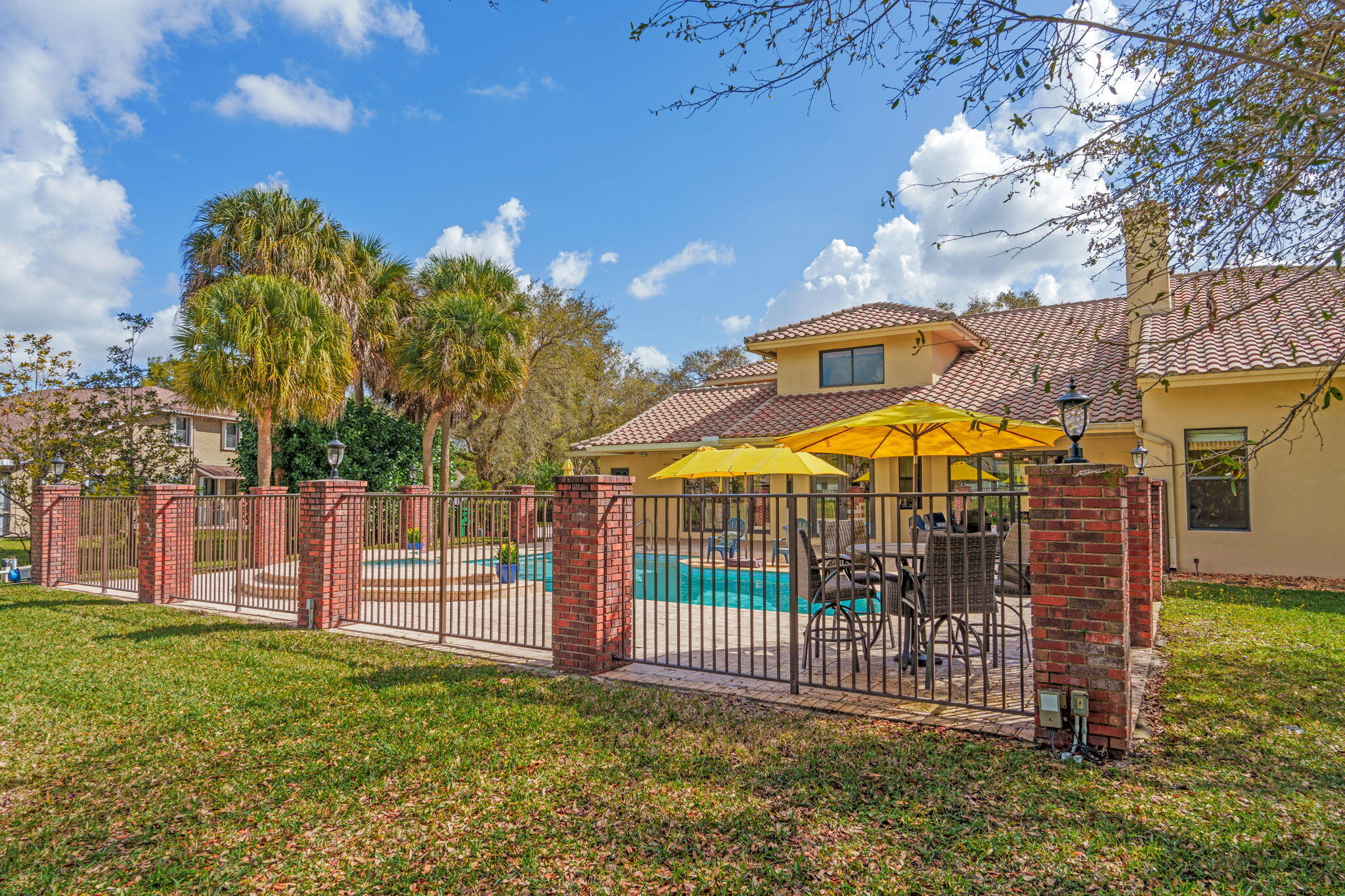 WHISPERING PINES - Residential