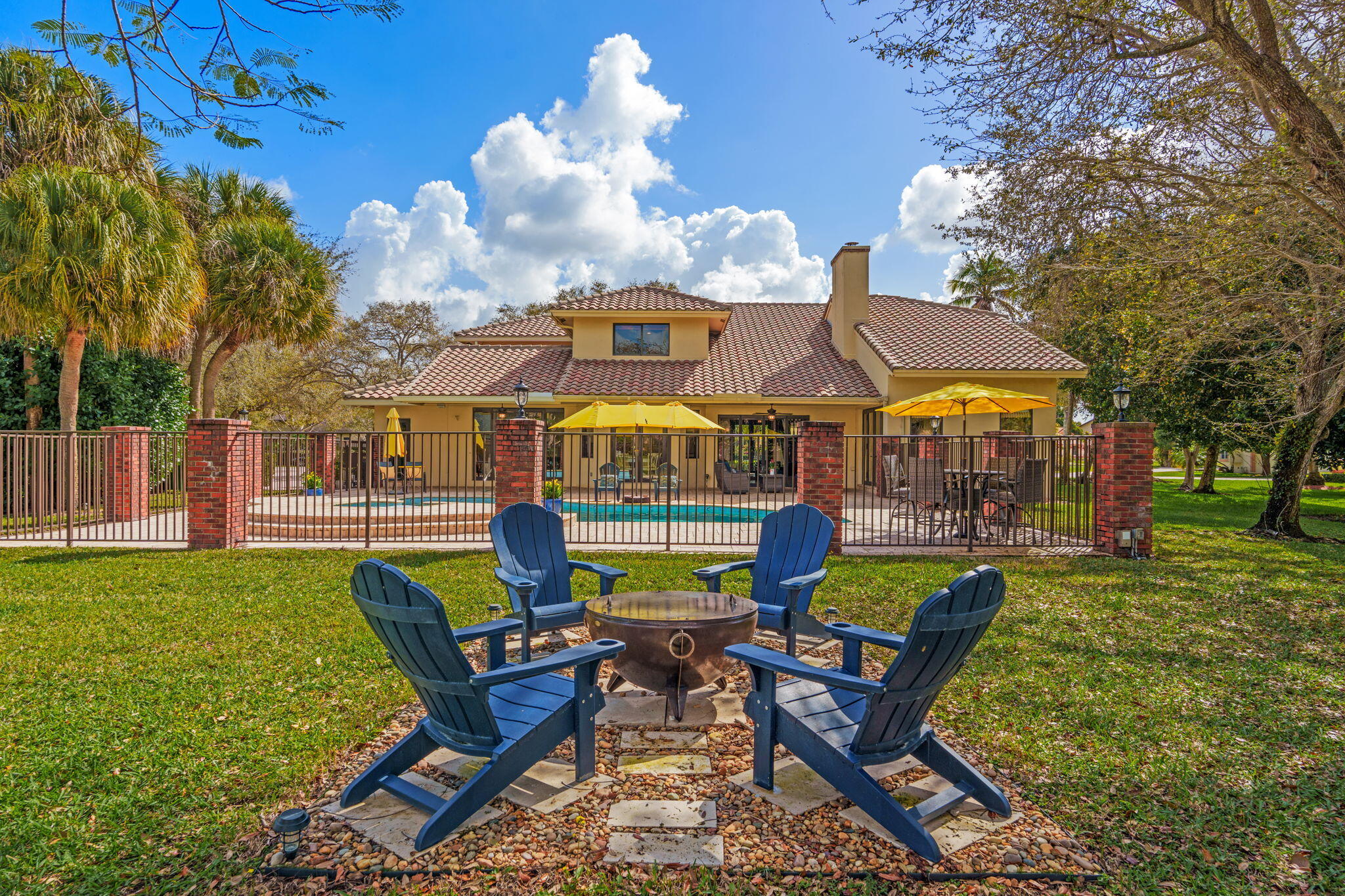 WHISPERING PINES - Residential