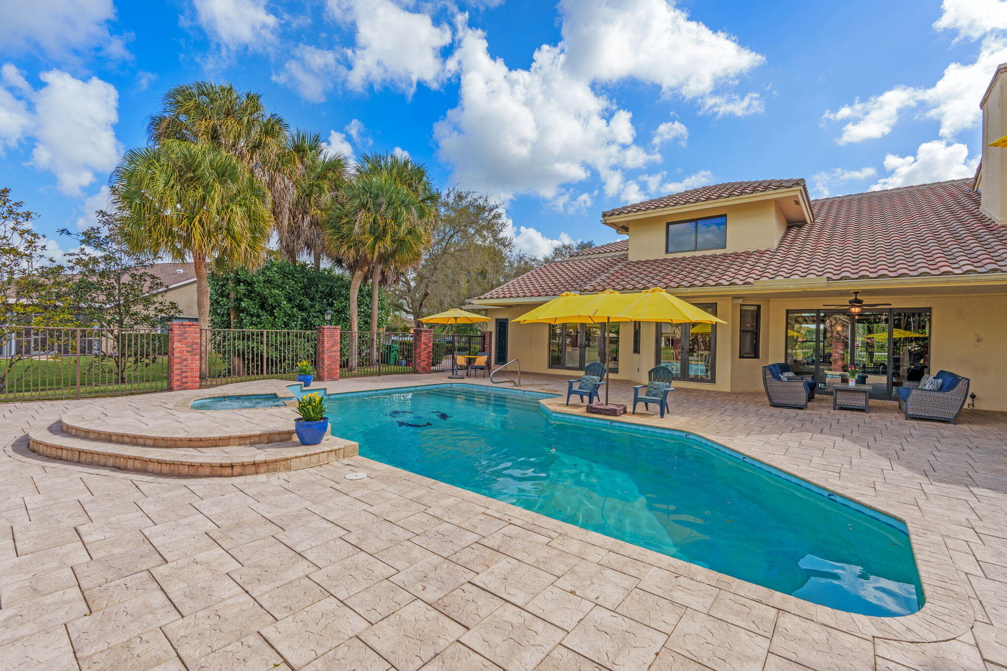 WHISPERING PINES - Residential