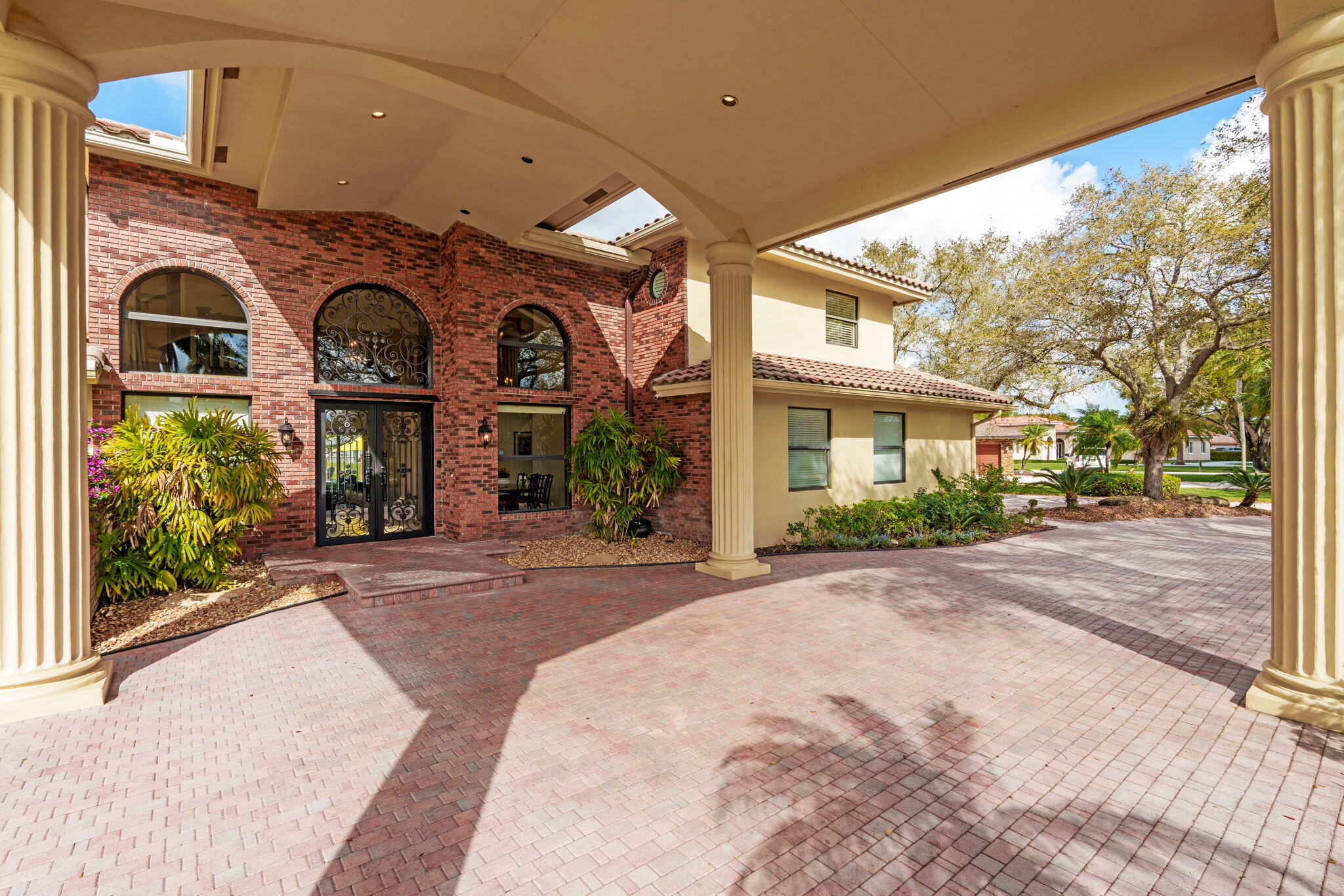 WHISPERING PINES - Residential