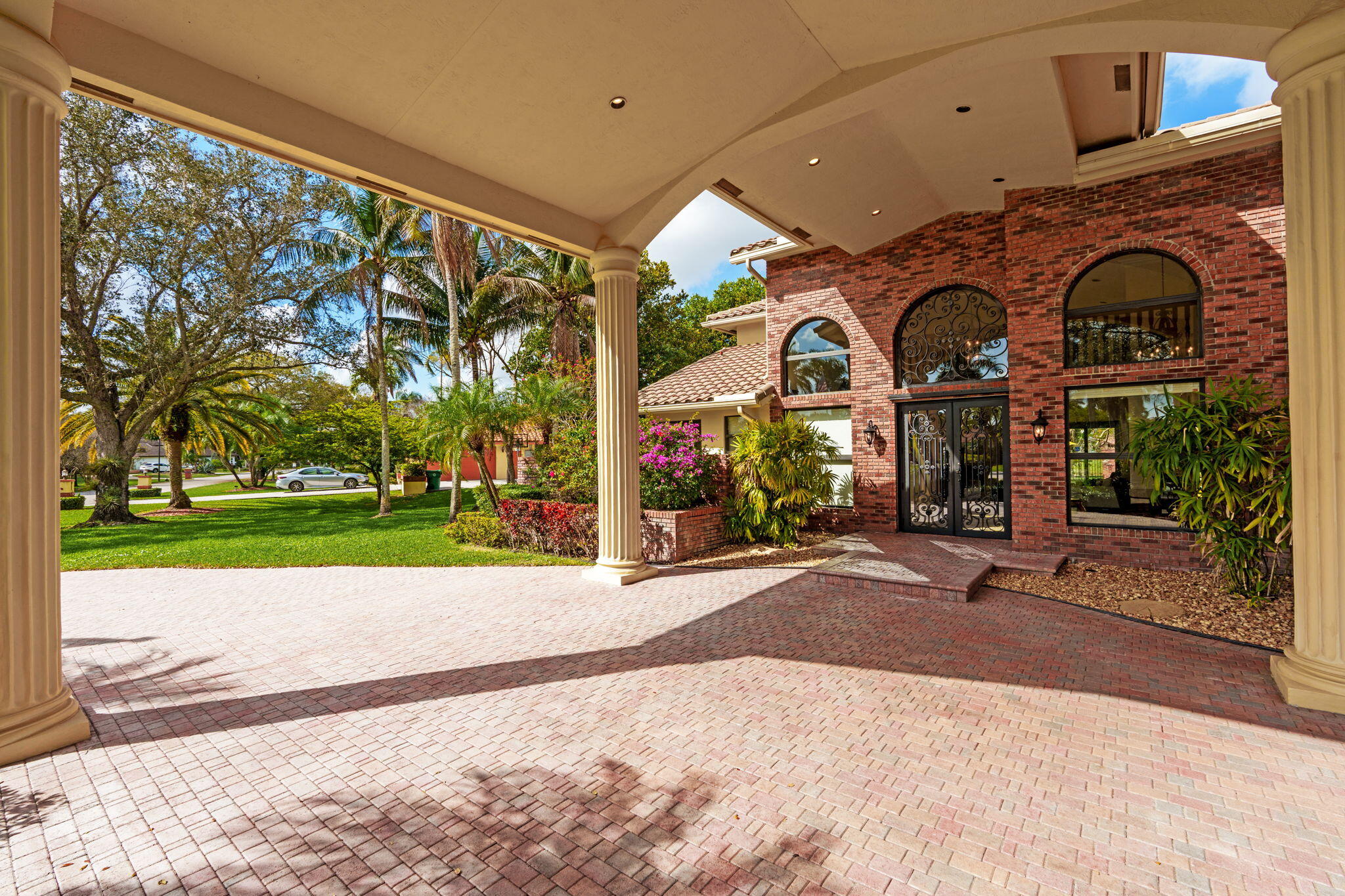 WHISPERING PINES - Residential