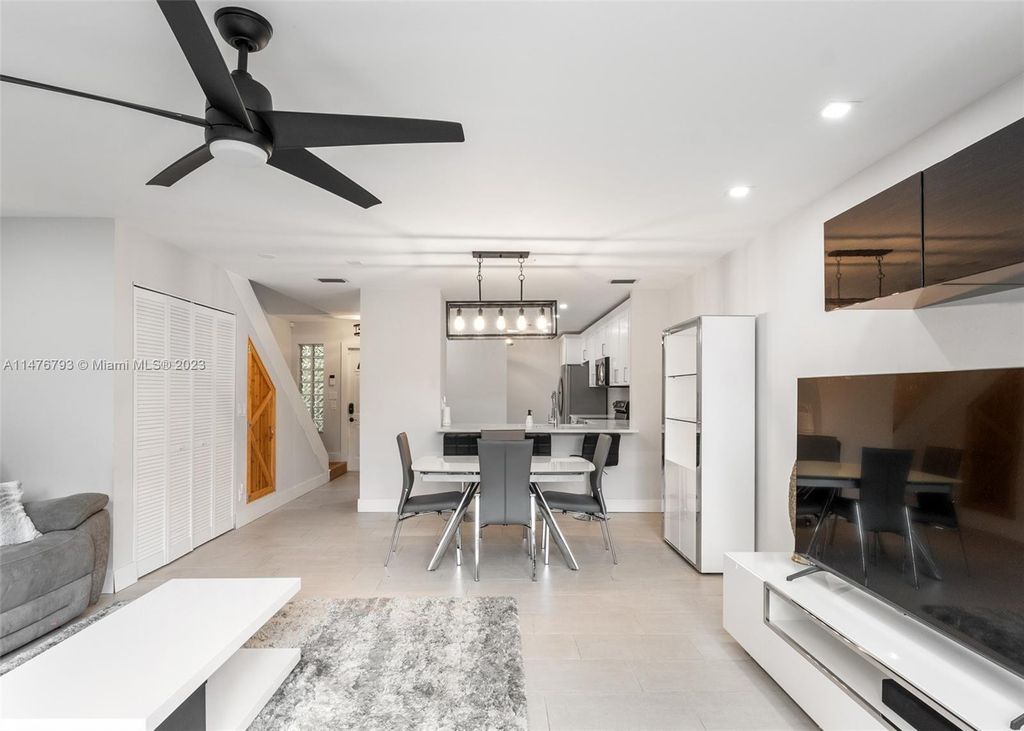 Photo of 700 SE 14th Street #J, Fort Lauderdale, FL 33316 (MLS # F10529911)