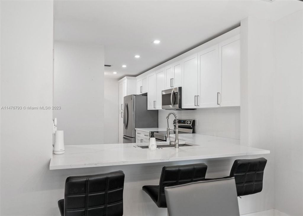 Photo of 700 SE 14th Street #J, Fort Lauderdale, FL 33316 (MLS # F10529911)