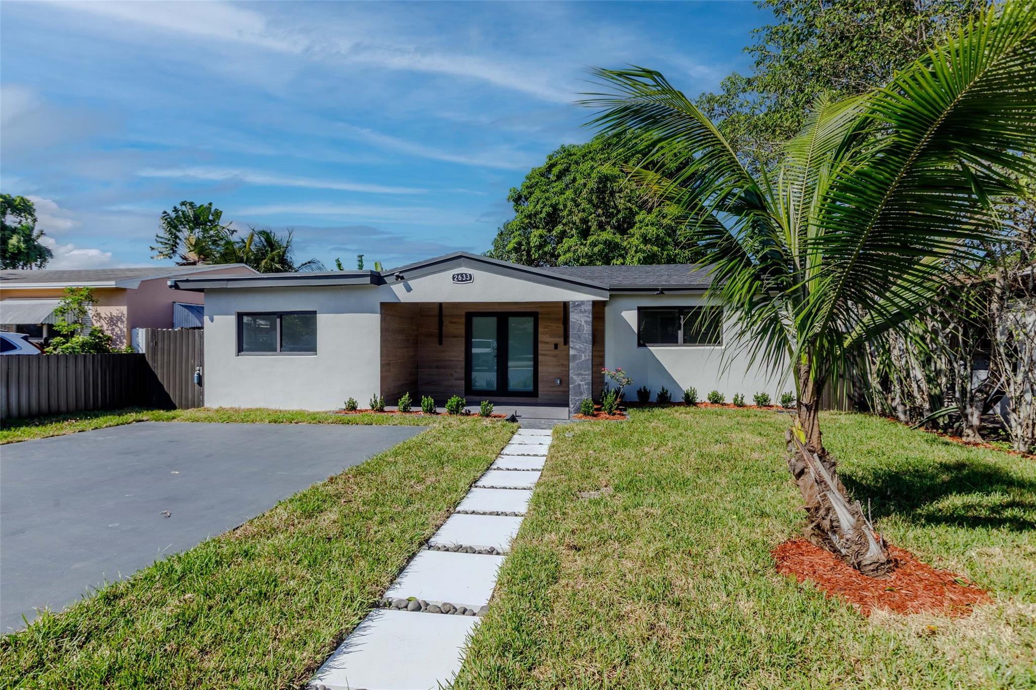 View photos, virtual tours, details... 2633 Taft St