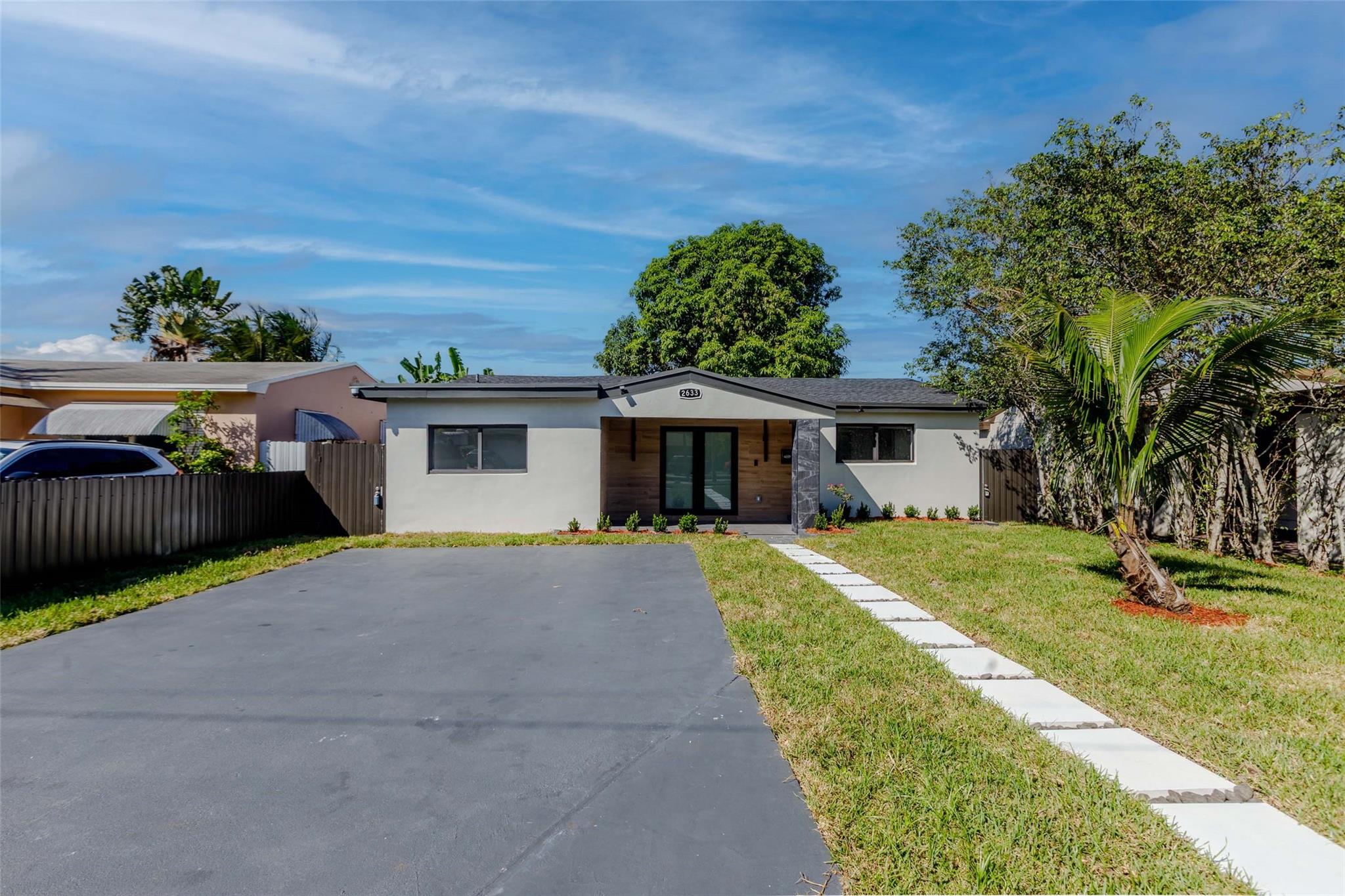 View photos, virtual tours, details... 2633 Taft St