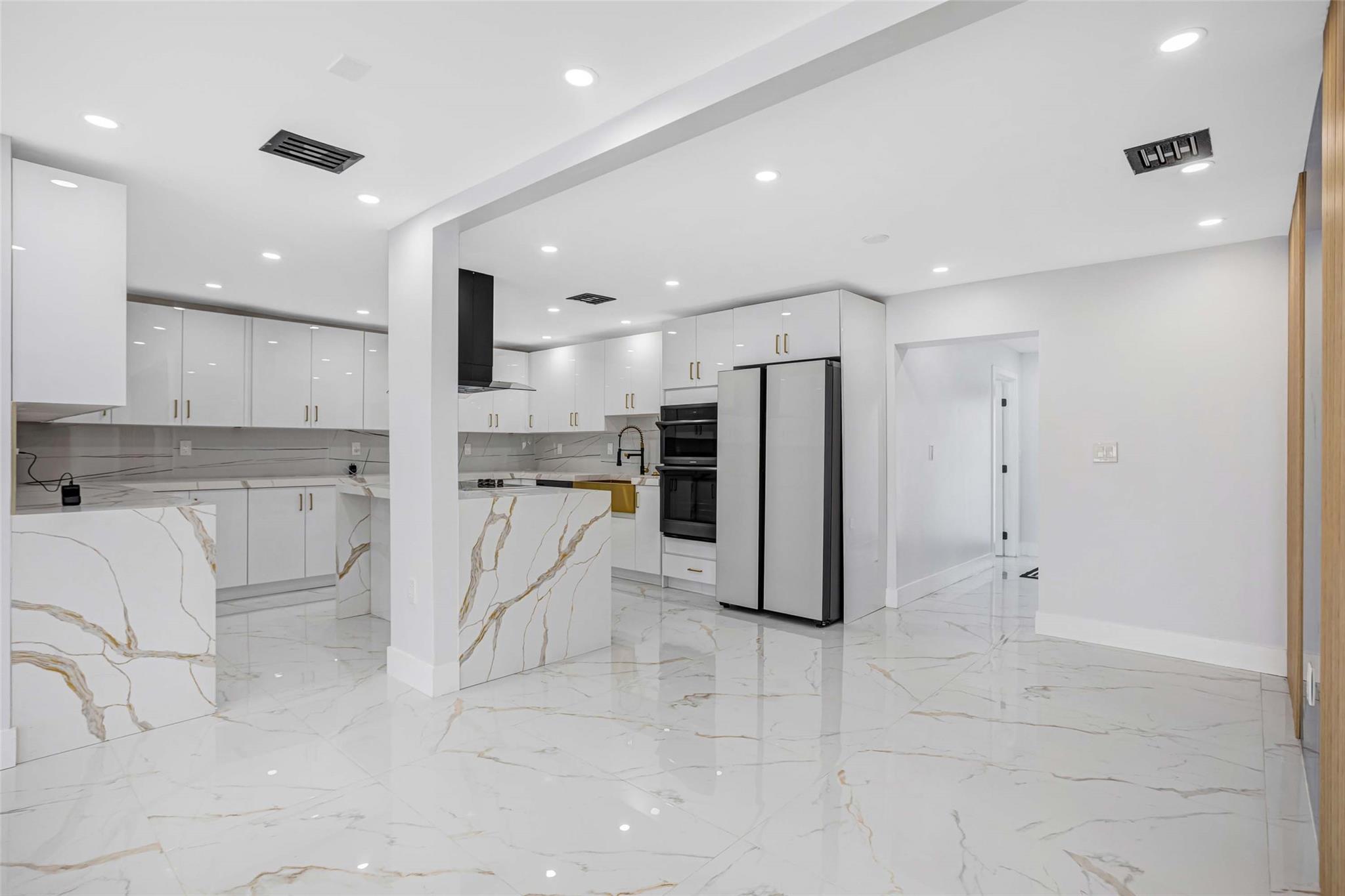 Cranston Terrace 28-14 B - Residential