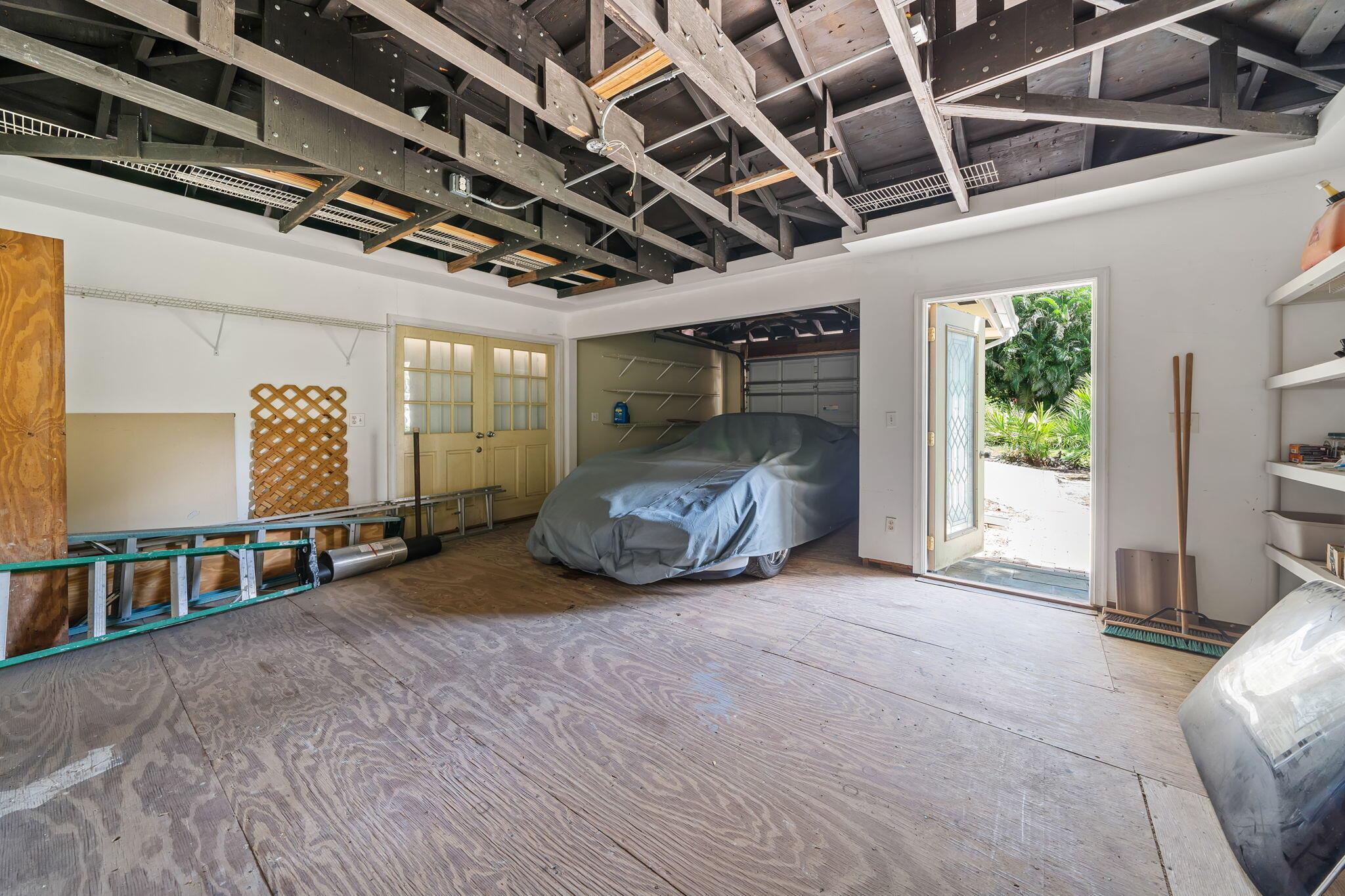 PINEWOOD EAST OF WELLINGT - Residential