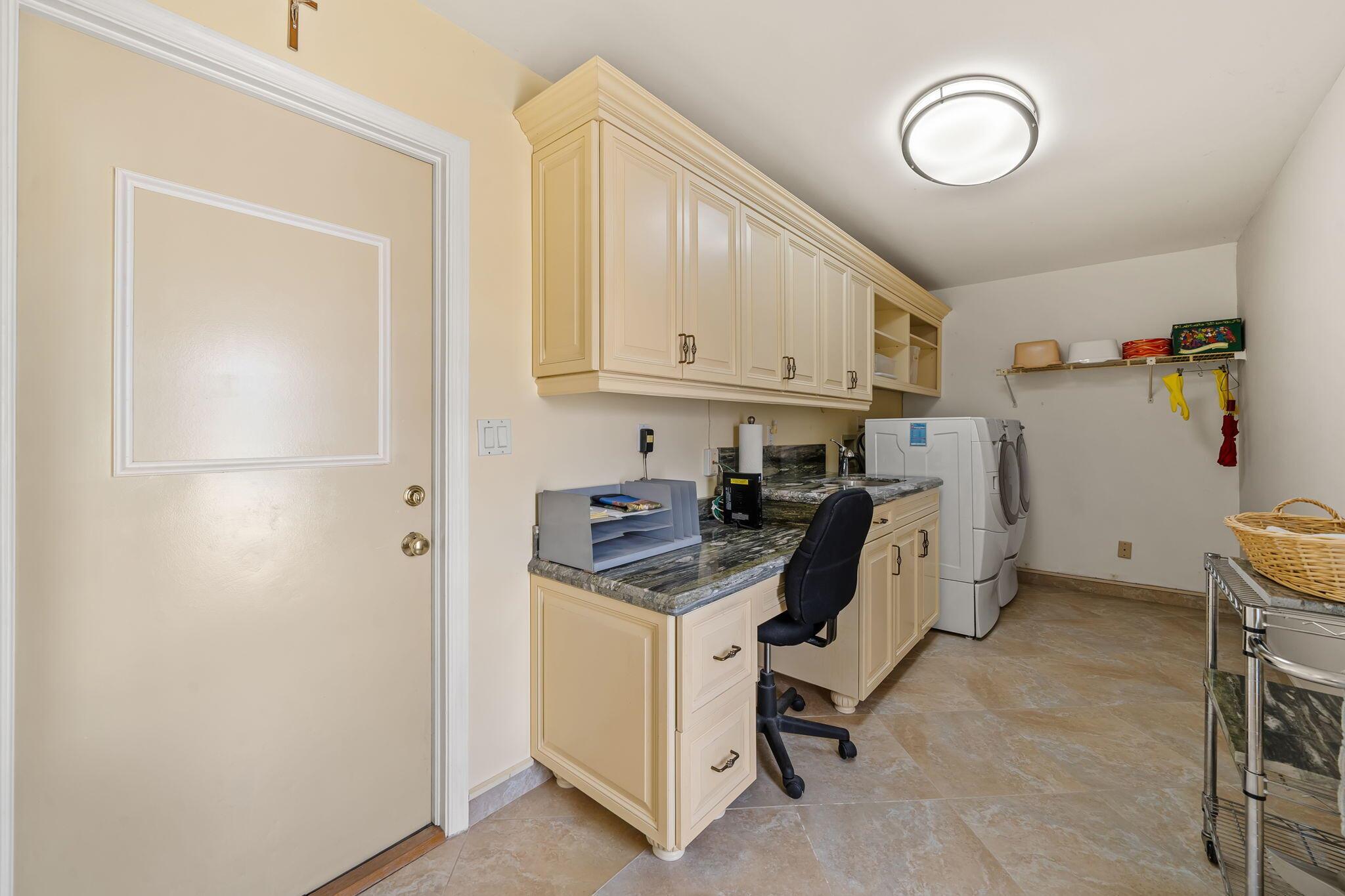 PINEWOOD EAST OF WELLINGT - Residential