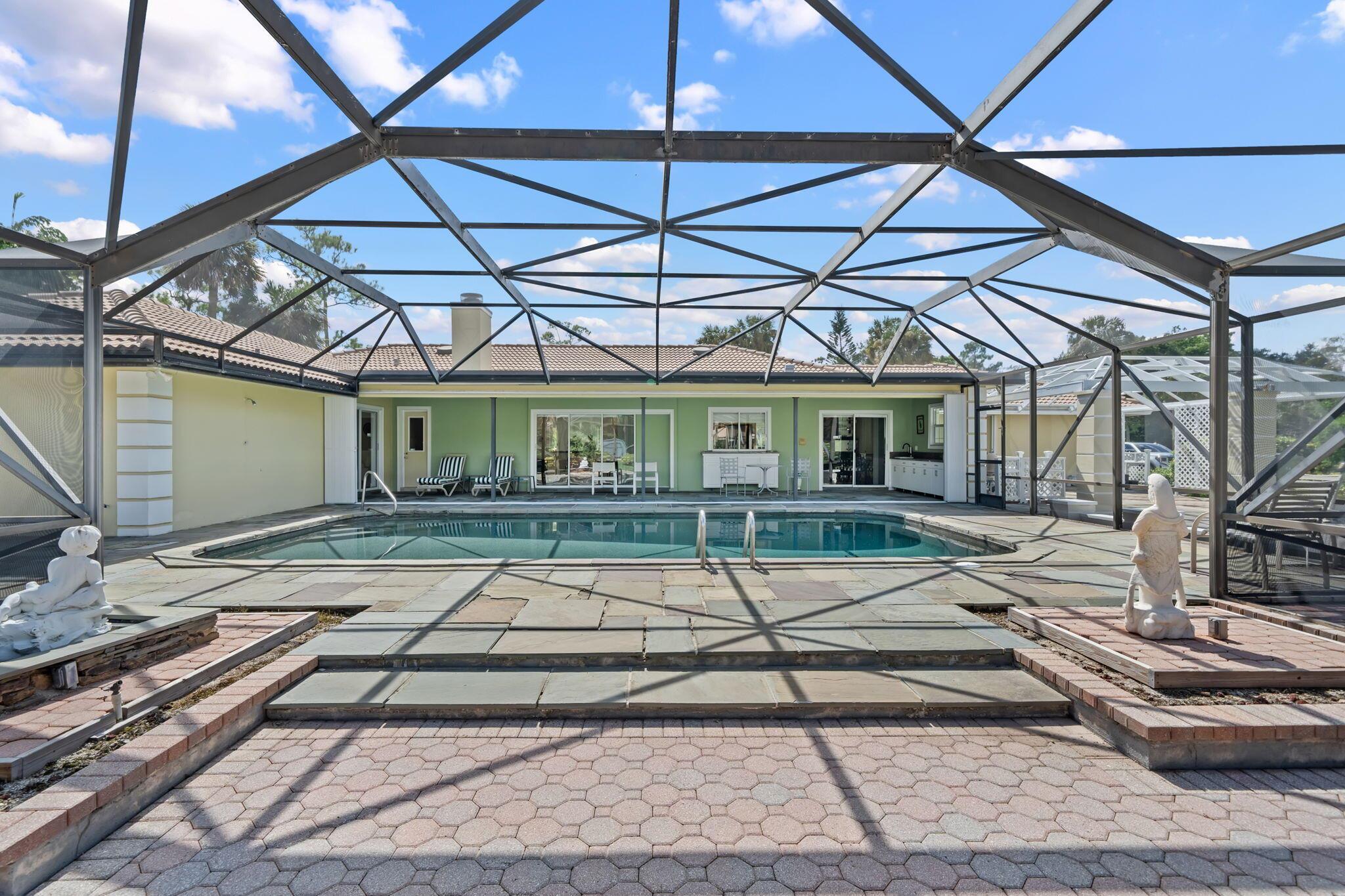 PINEWOOD EAST OF WELLINGT - Residential
