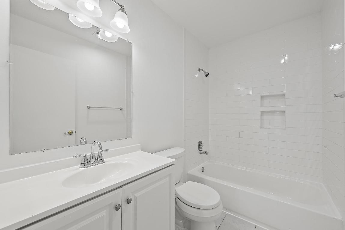 LAKESIDE GREEN 1 - Residential