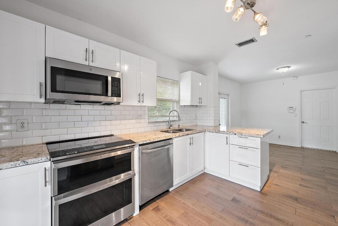 LAKESIDE GREEN 1 - Residential