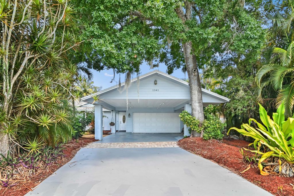 Photo of 1141 SW Babcock Avenue, Port Saint Lucie, FL 34953 (MLS # R10979314)