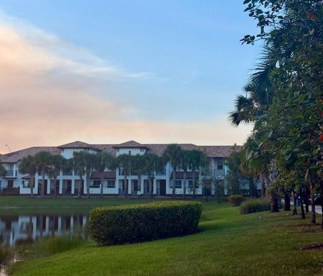 Paloma Lakes - Residential