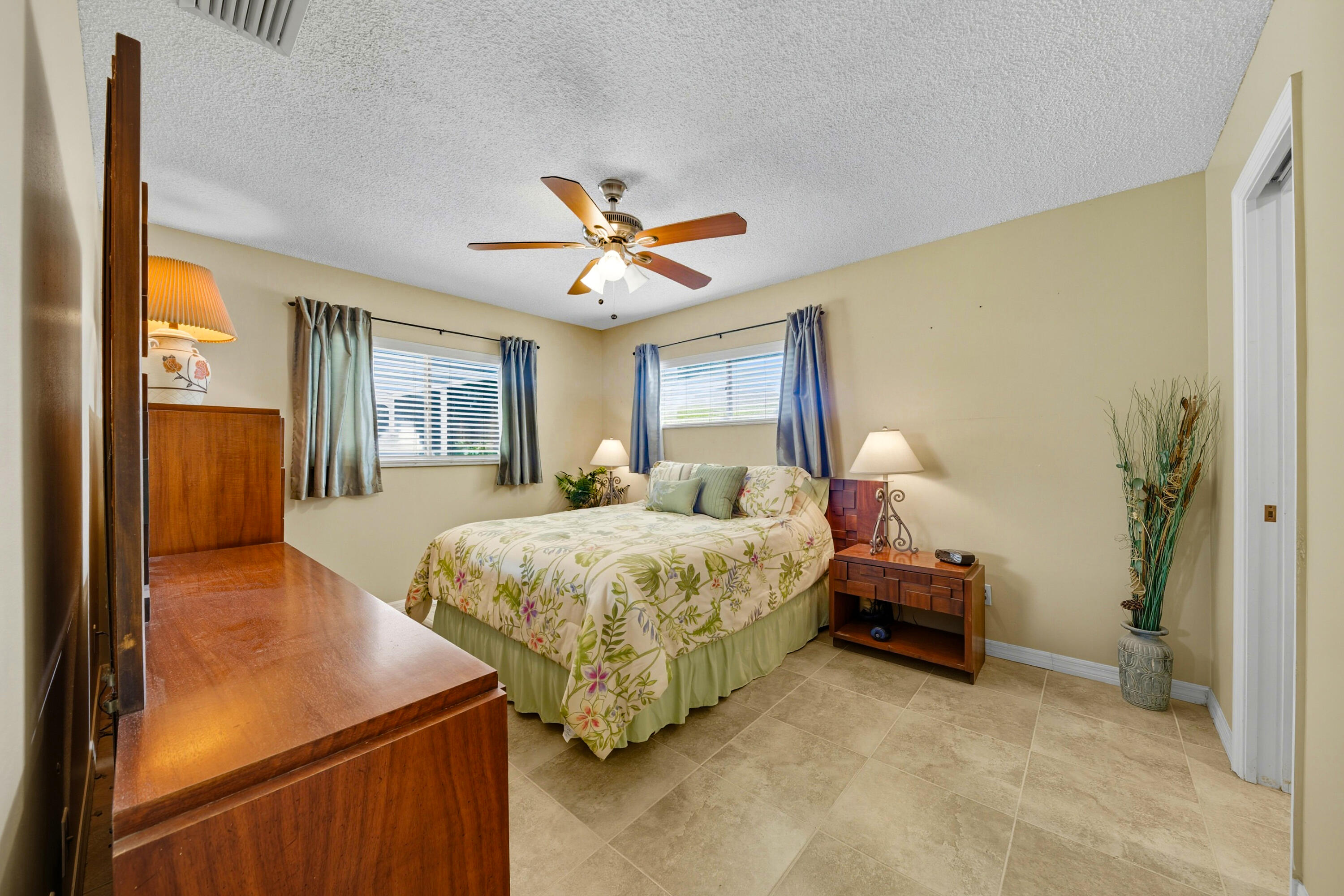 LAUREL COURT - Residential