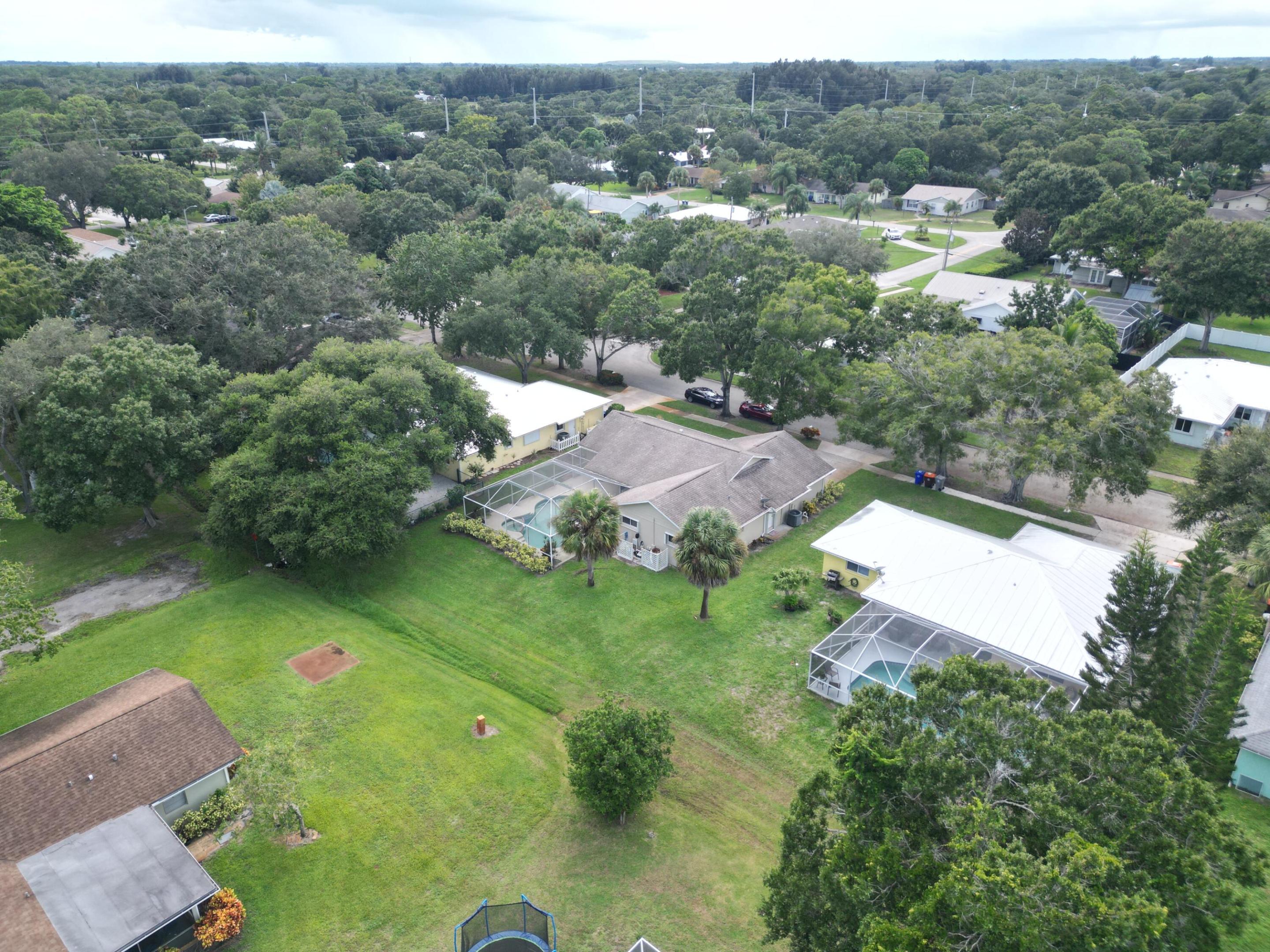 LAUREL COURT - Residential