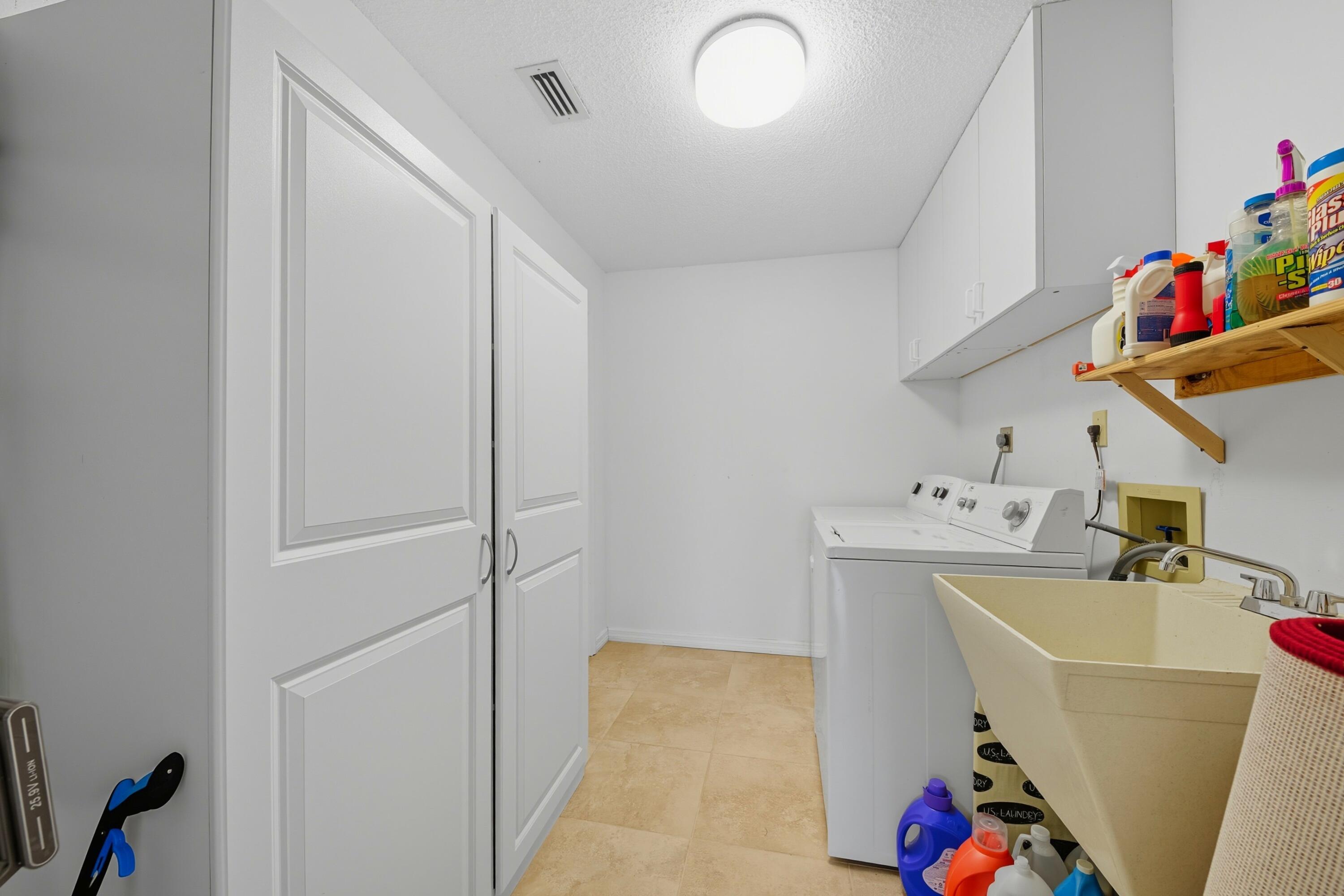 LAUREL COURT - Residential