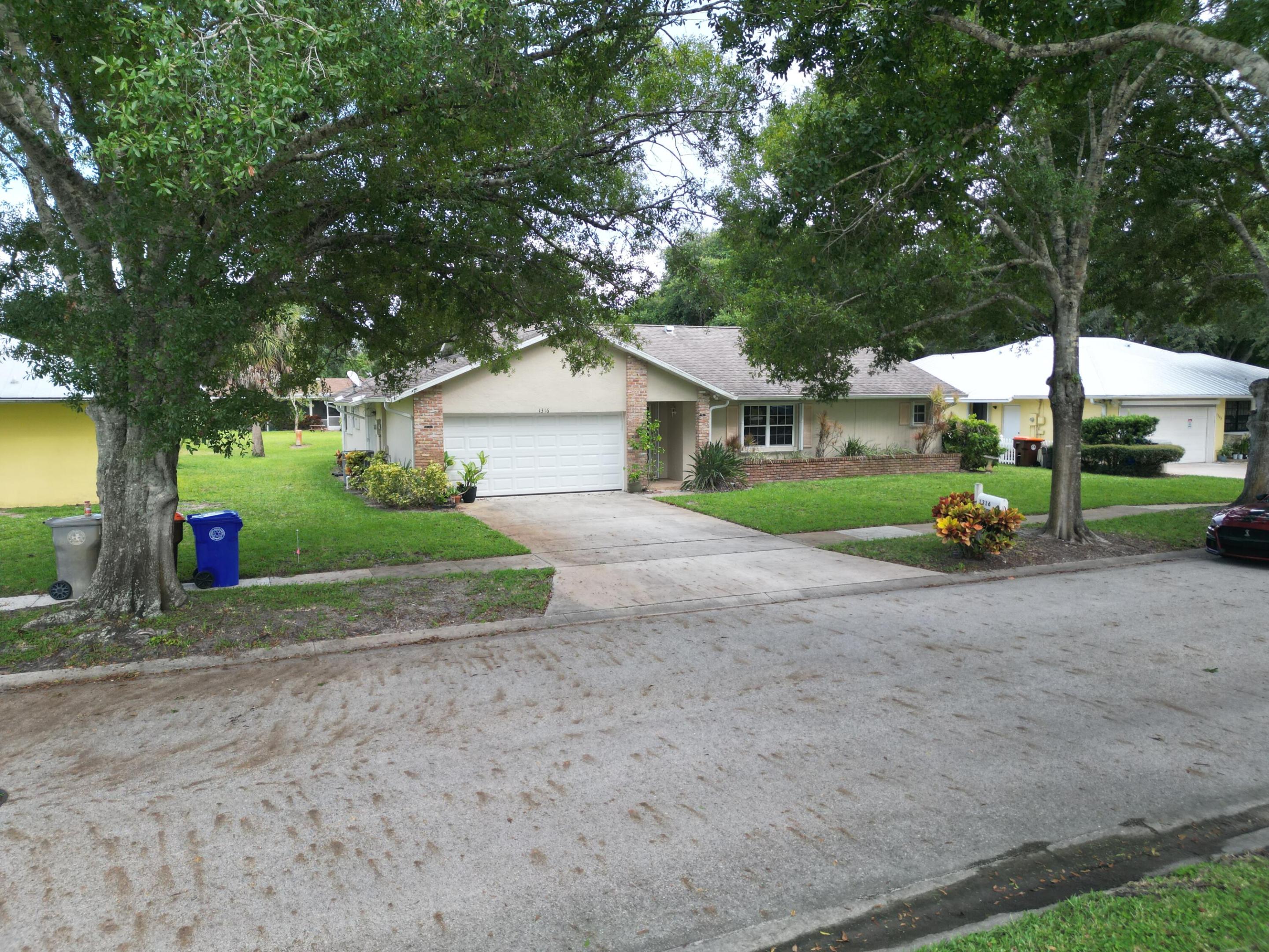 LAUREL COURT - Residential