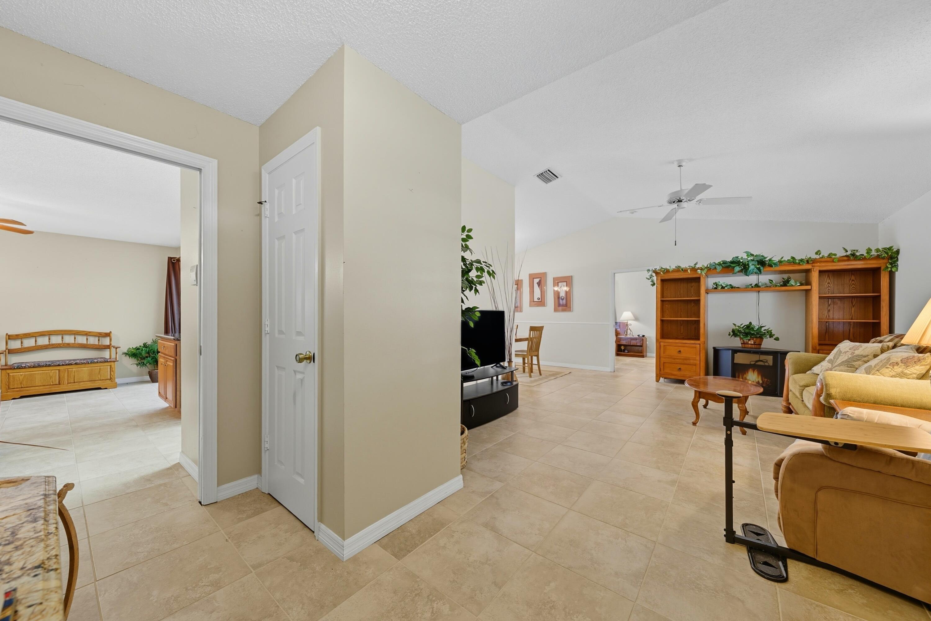 LAUREL COURT - Residential