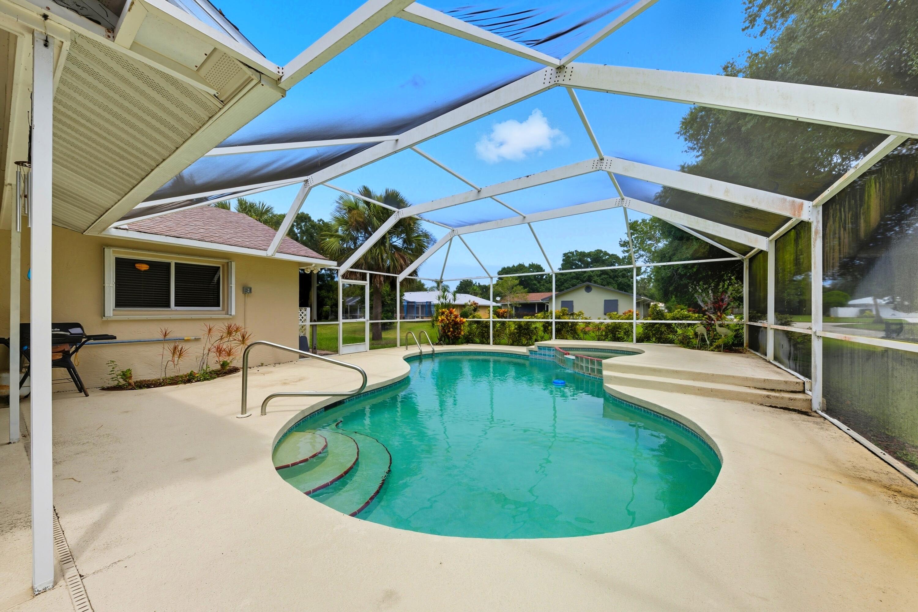 LAUREL COURT - Residential