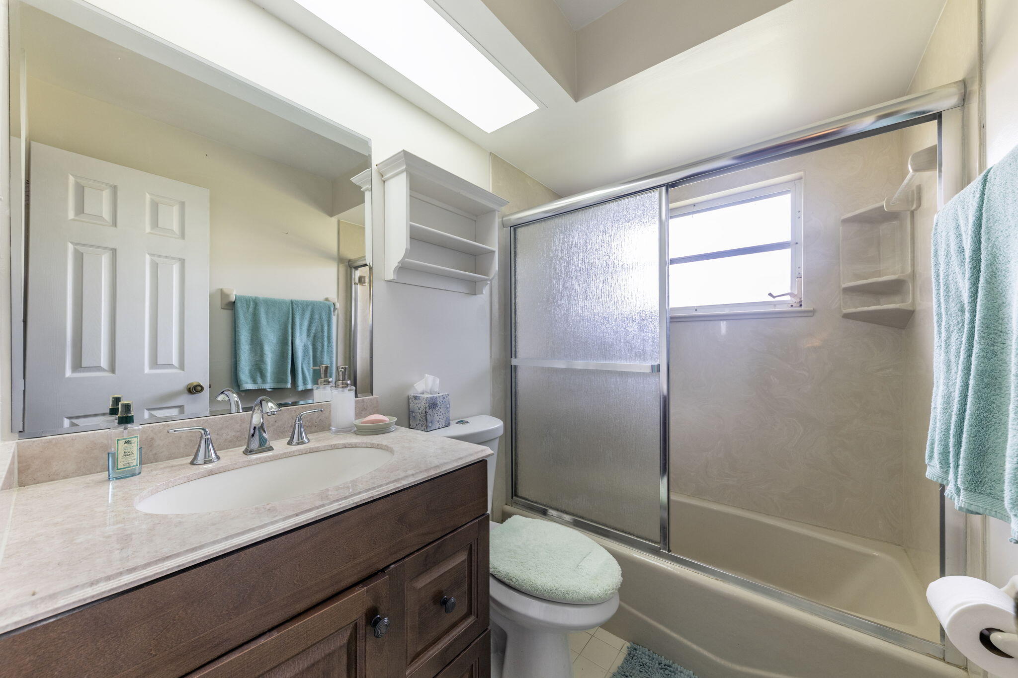 LAUREL COURT - Residential