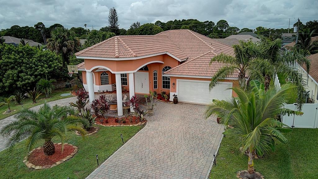 Photo of 726 NW Orchid Street, Port Saint Lucie, FL 34983 (MLS # R10749727)