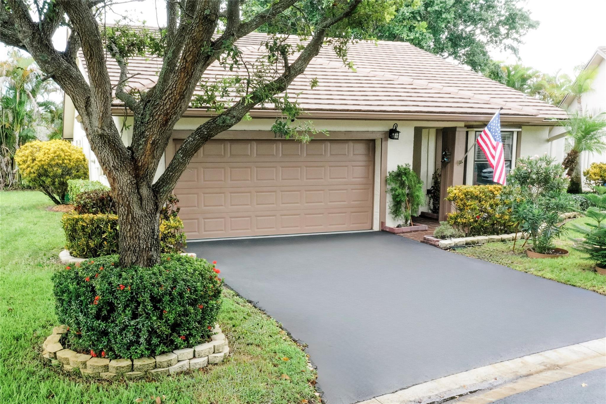 Lakeview Hamlet 106-36 B - Residential