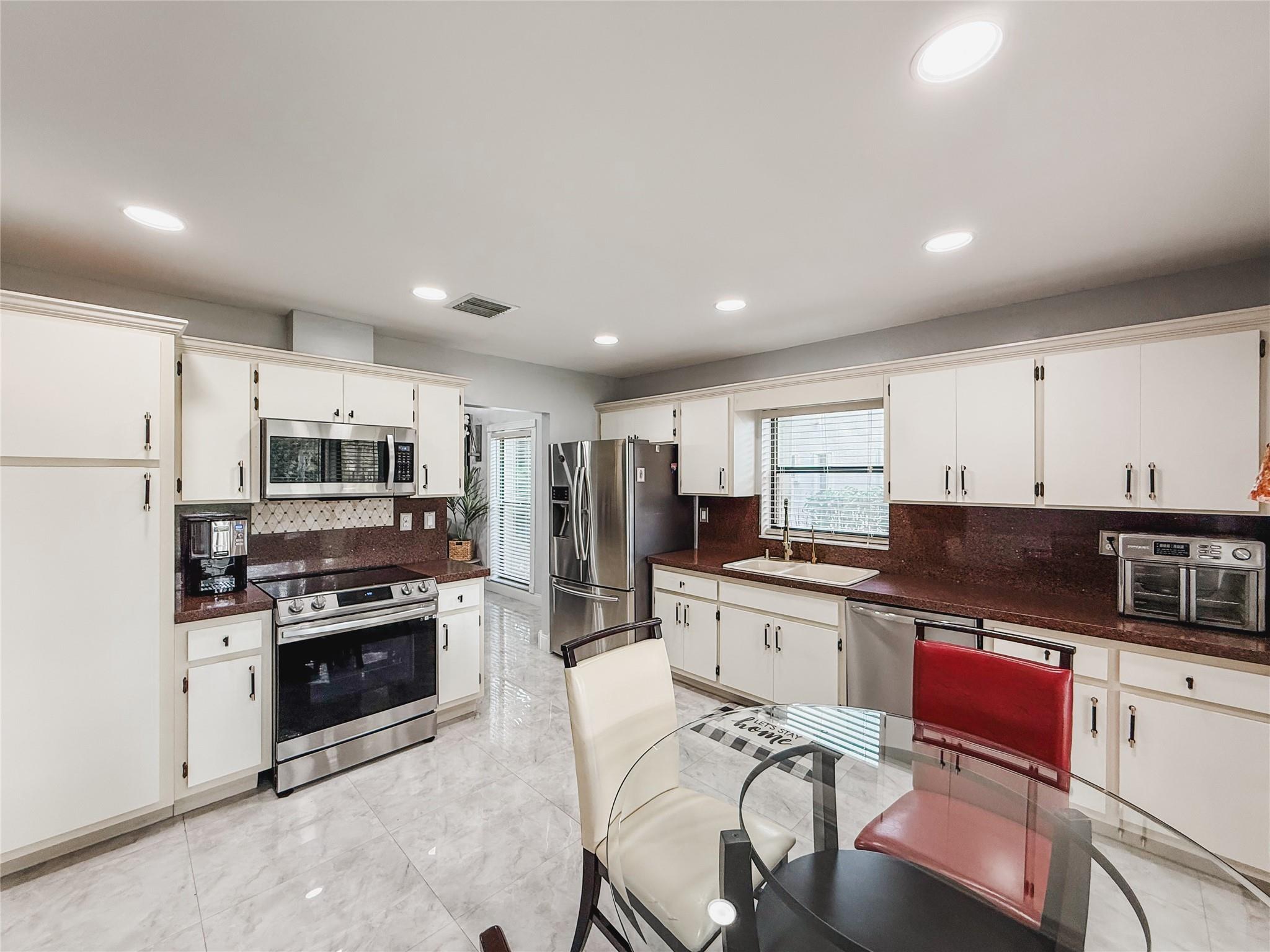 Lakeview Hamlet 106-36 B - Residential