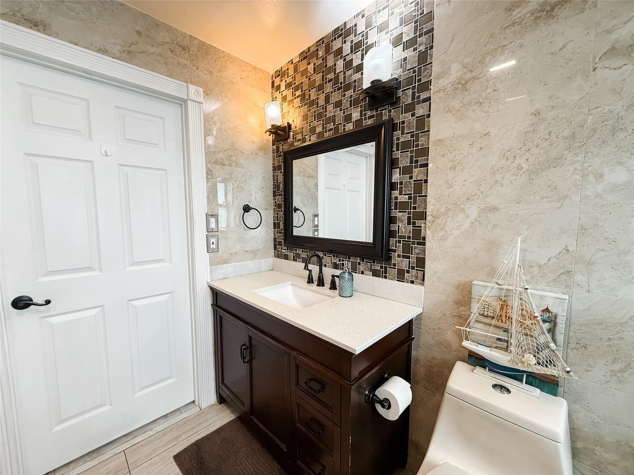 Lakeview Hamlet 106-36 B - Residential