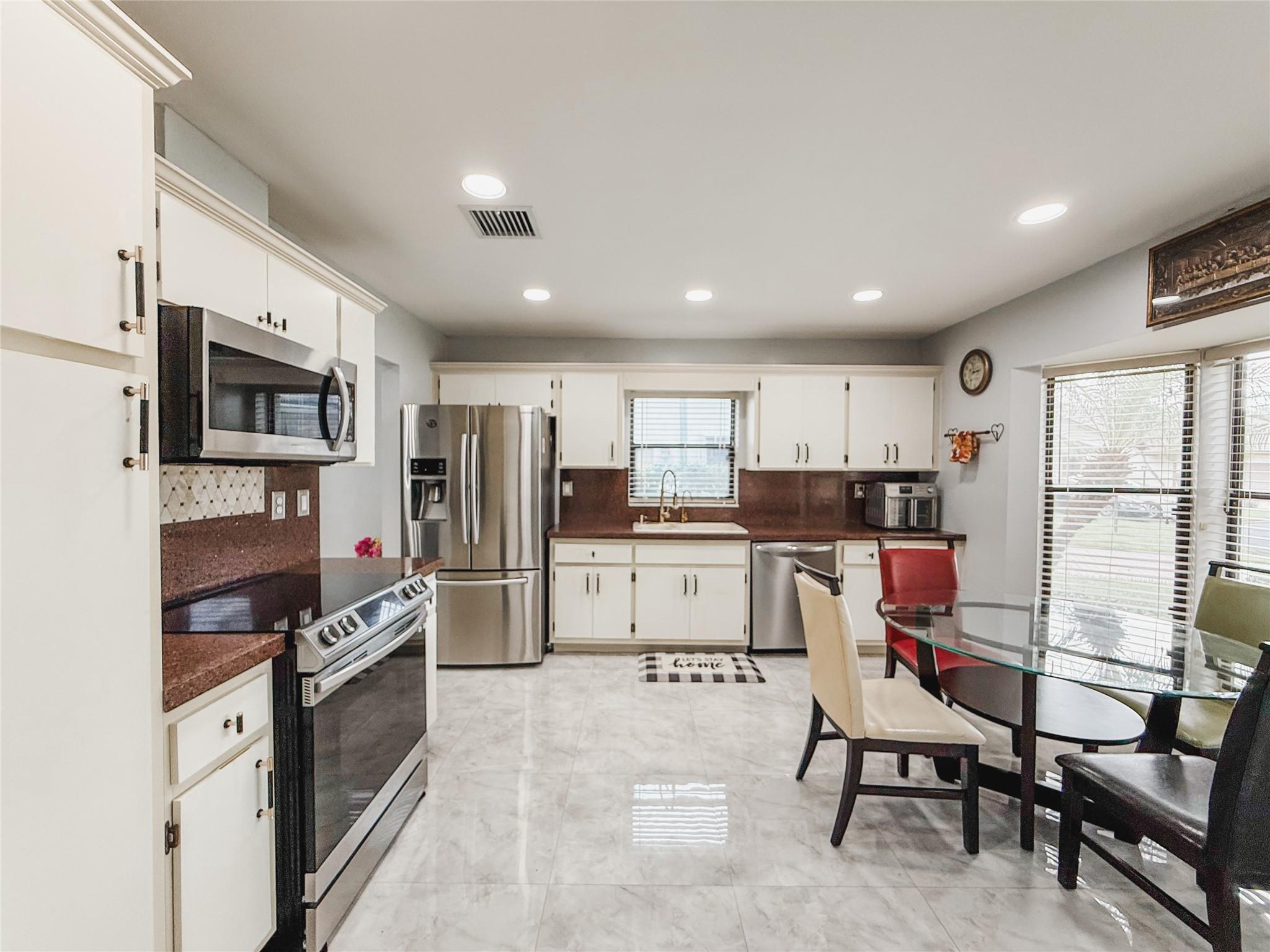 Lakeview Hamlet 106-36 B - Residential