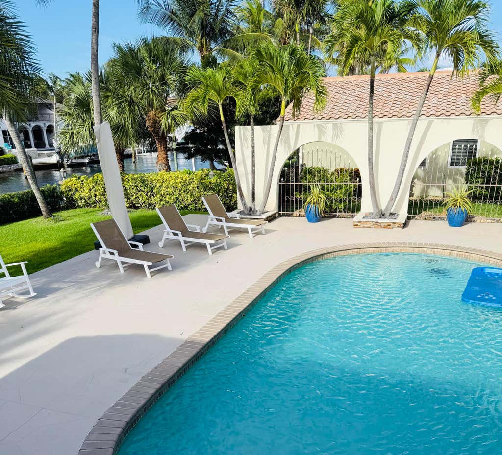 Photo of 1525 SE 12th Street, Deerfield Beach, FL 33441 (MLS # B26045875)