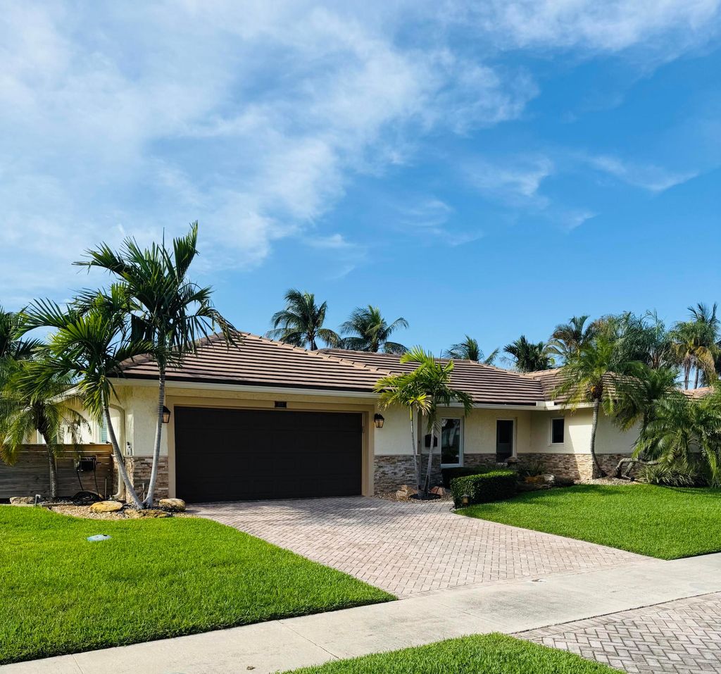 Photo of 1525 SE 12th Street, Deerfield Beach, FL 33441 (MLS # B26045875)