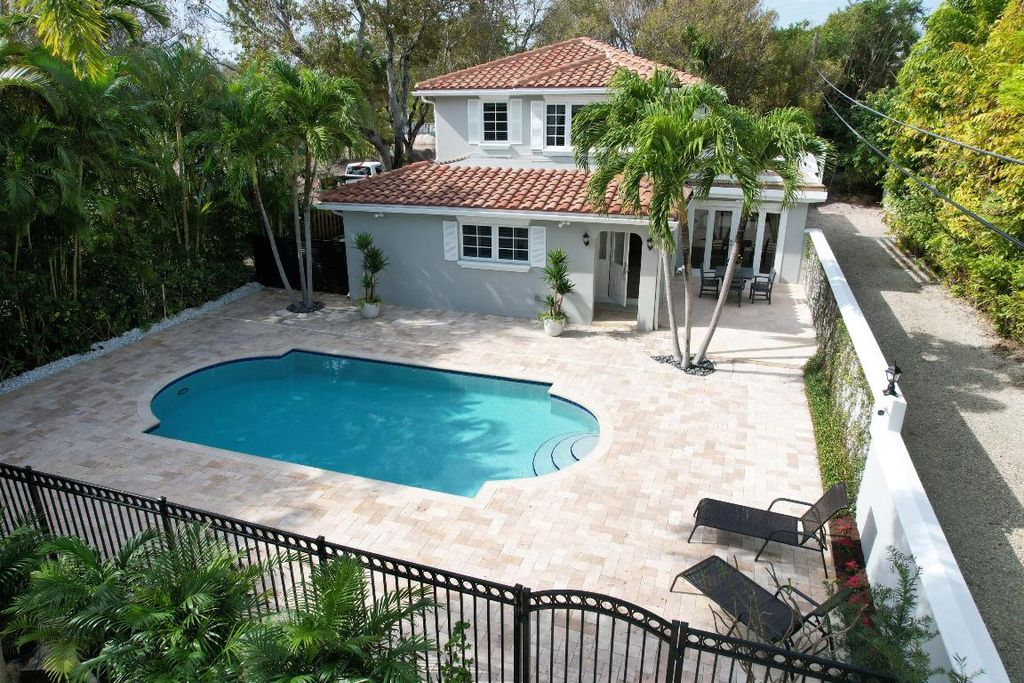 Photo of 820 Palm Trail, Delray Beach, FL 33483 (MLS # R10997416)