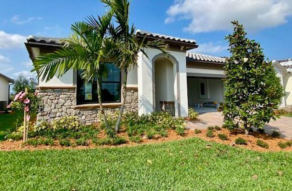 Photo of 885 SE Courances Dr #312, Port Saint Lucie, FL 34984 (MLS # R10976409)