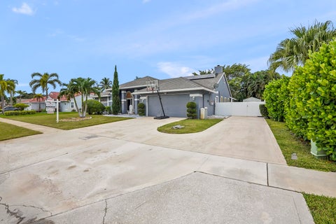 Tiny photo for 13820 Folkestone Circle, Wellington, FL 33414 (MLS # B26082888)
