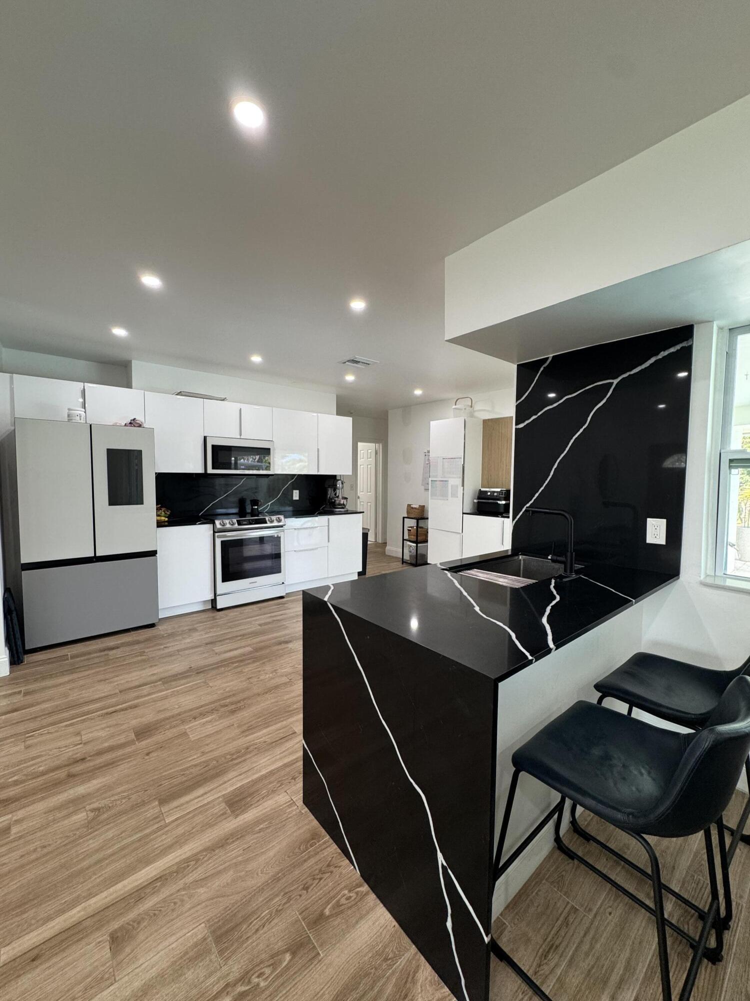 BOCA RATON SQUARE UNIT 1 - Residential