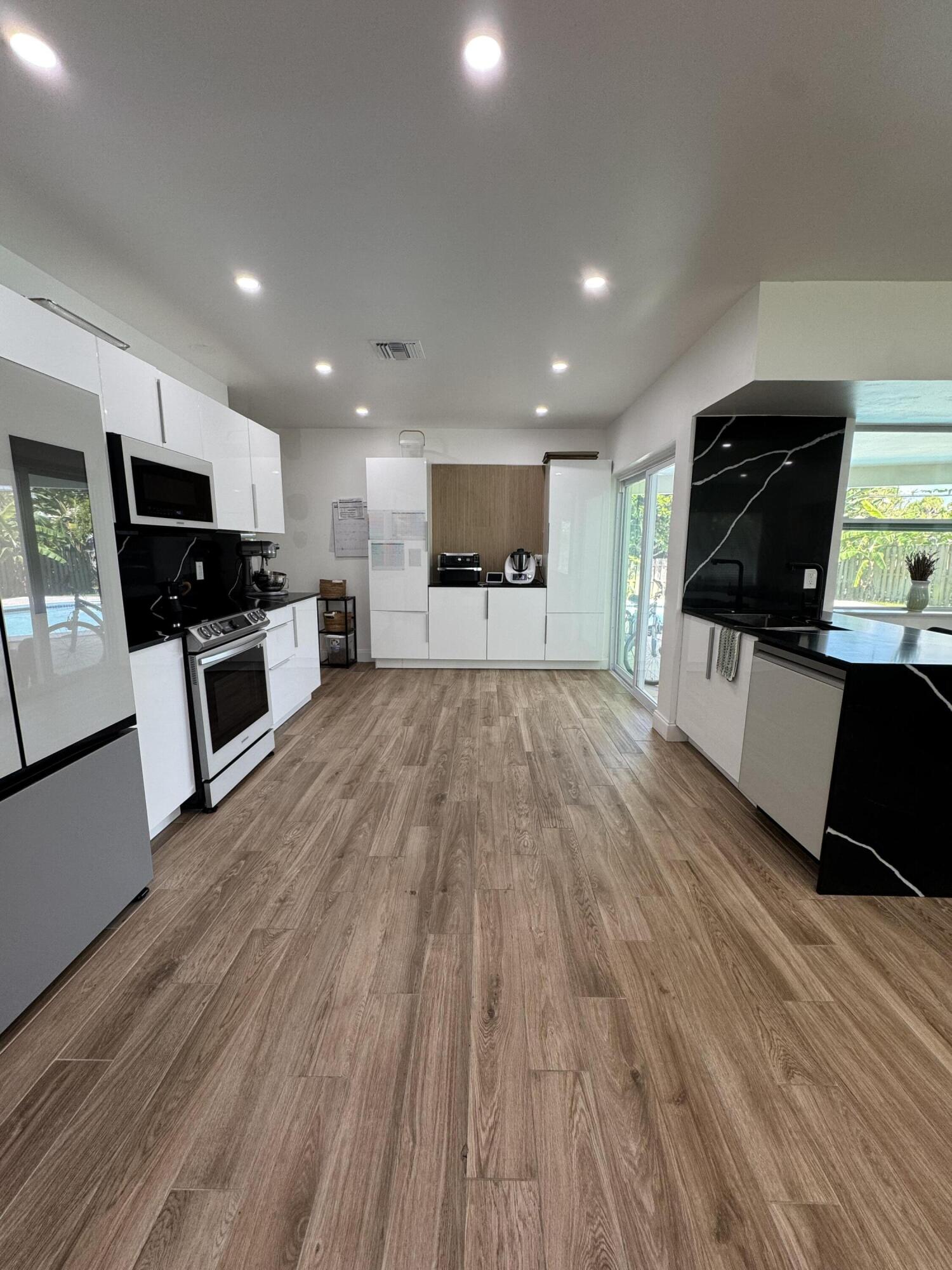 BOCA RATON SQUARE UNIT 1 - Residential